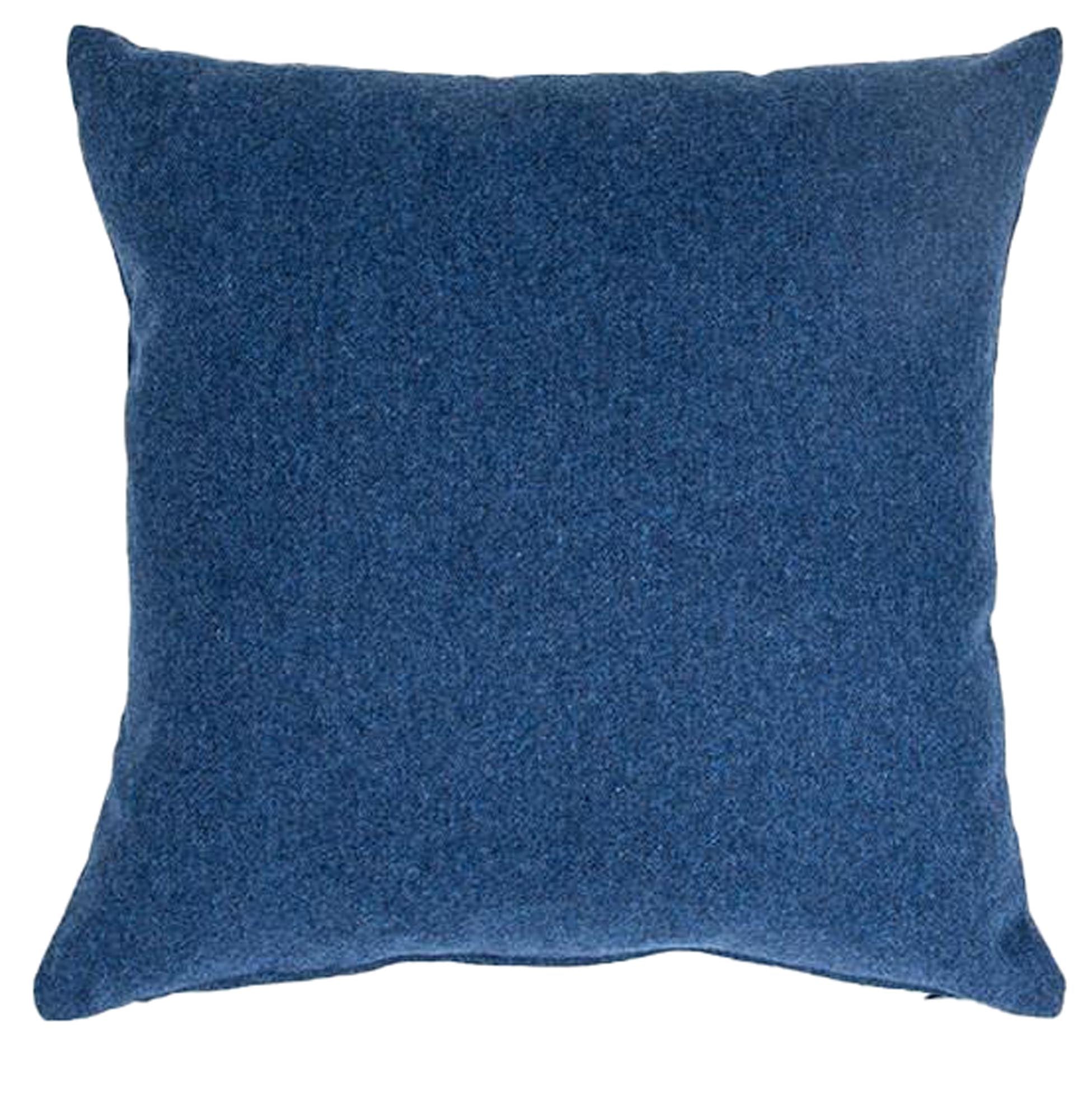 Entdecke den Clyde Kissenbezug von ZigZagZurich: Hergestellt aus strapazierfähiger, recycelter Wolle, die langlebig und pflegeleicht ist. Ideal für gemütliche XL Bodenkissen!