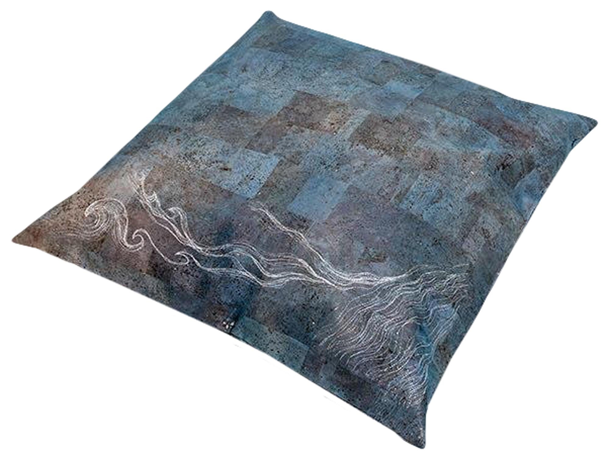 Einzigartiger Kork-Kissenbezug, handbestickt von ZigZagZurich.