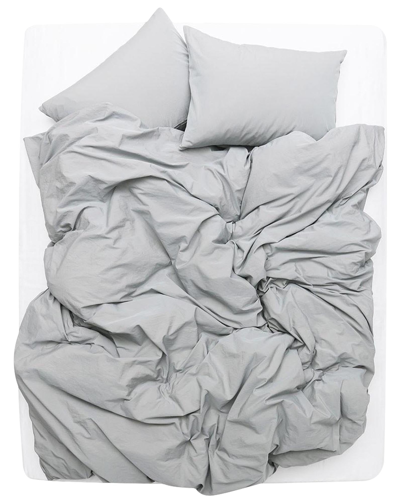 Entdecken Sie den Vintage Kissenbezug von ZigZagZurich – ein stilvolles Accessoire aus ägyptischer Baumwolle, das Ihrem Schlafzimmer zeitlose Eleganz verleiht.