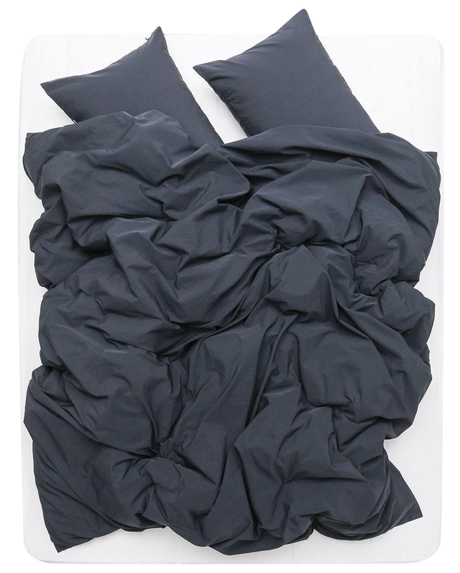 Luxuriöses Fixleintuch in Vintage Dunkelblau von ZigZagZurich, aus feiner ägyptischer Baumwolle für höchsten Schlafkomfort und zeitlose Eleganz.