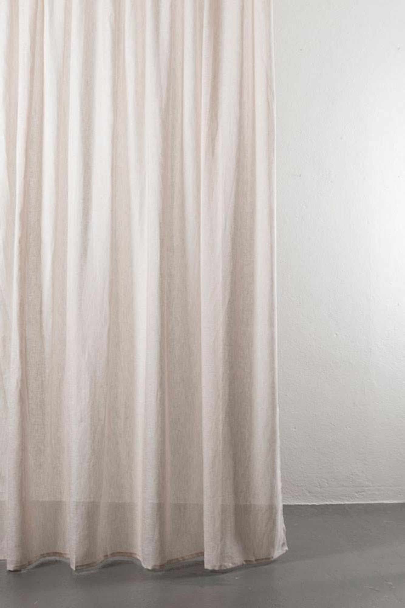 ZigZagZurich Leinenvorhang: Zeitlose Eleganz trifft auf Natur pur.