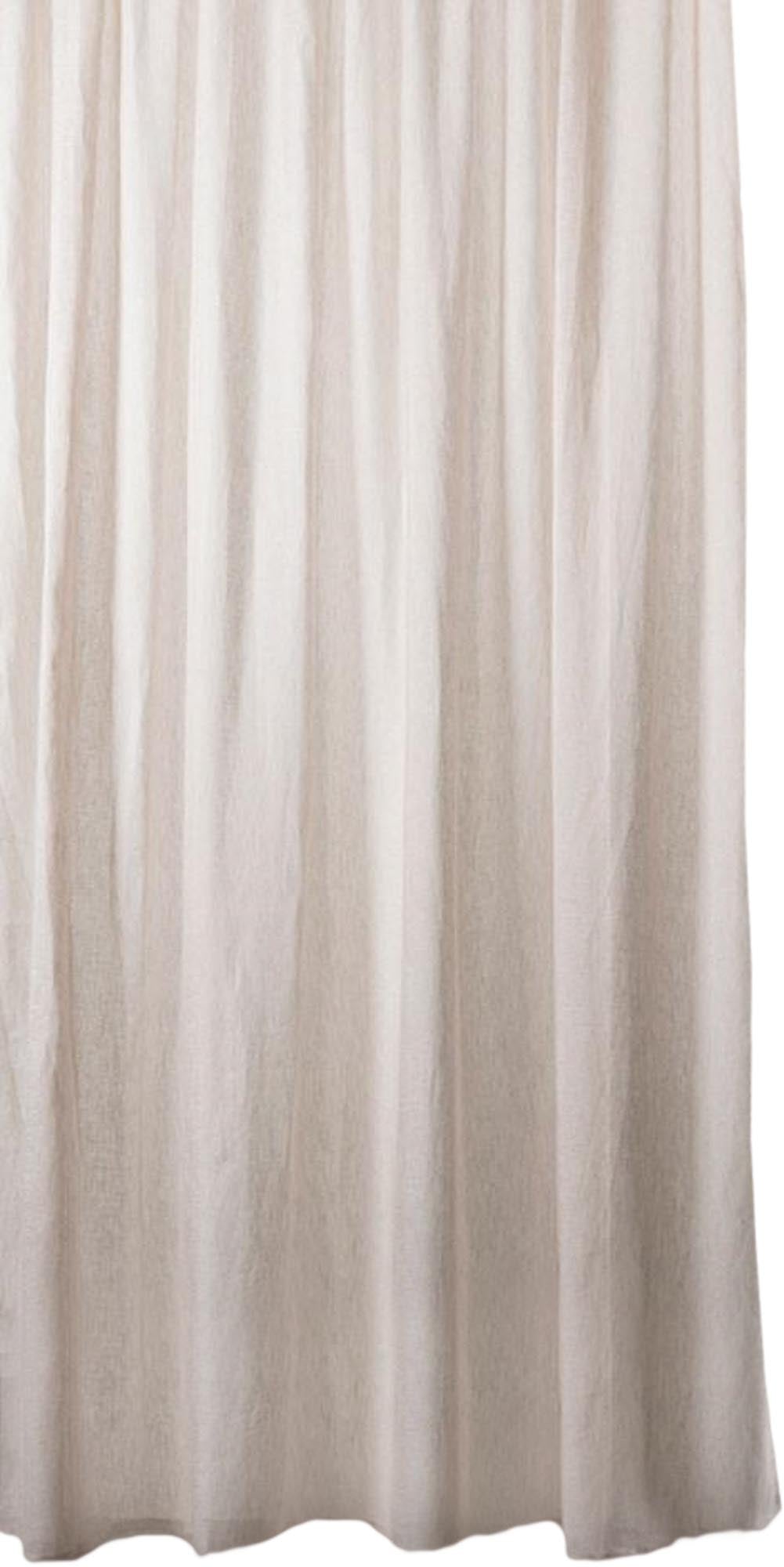 Entdecken Sie den eleganten Leinenvorhang von ZigZagZurich – ein harmonisches Design, das Ihrem Raum eine warme, natürliche Atmosphäre verleiht.