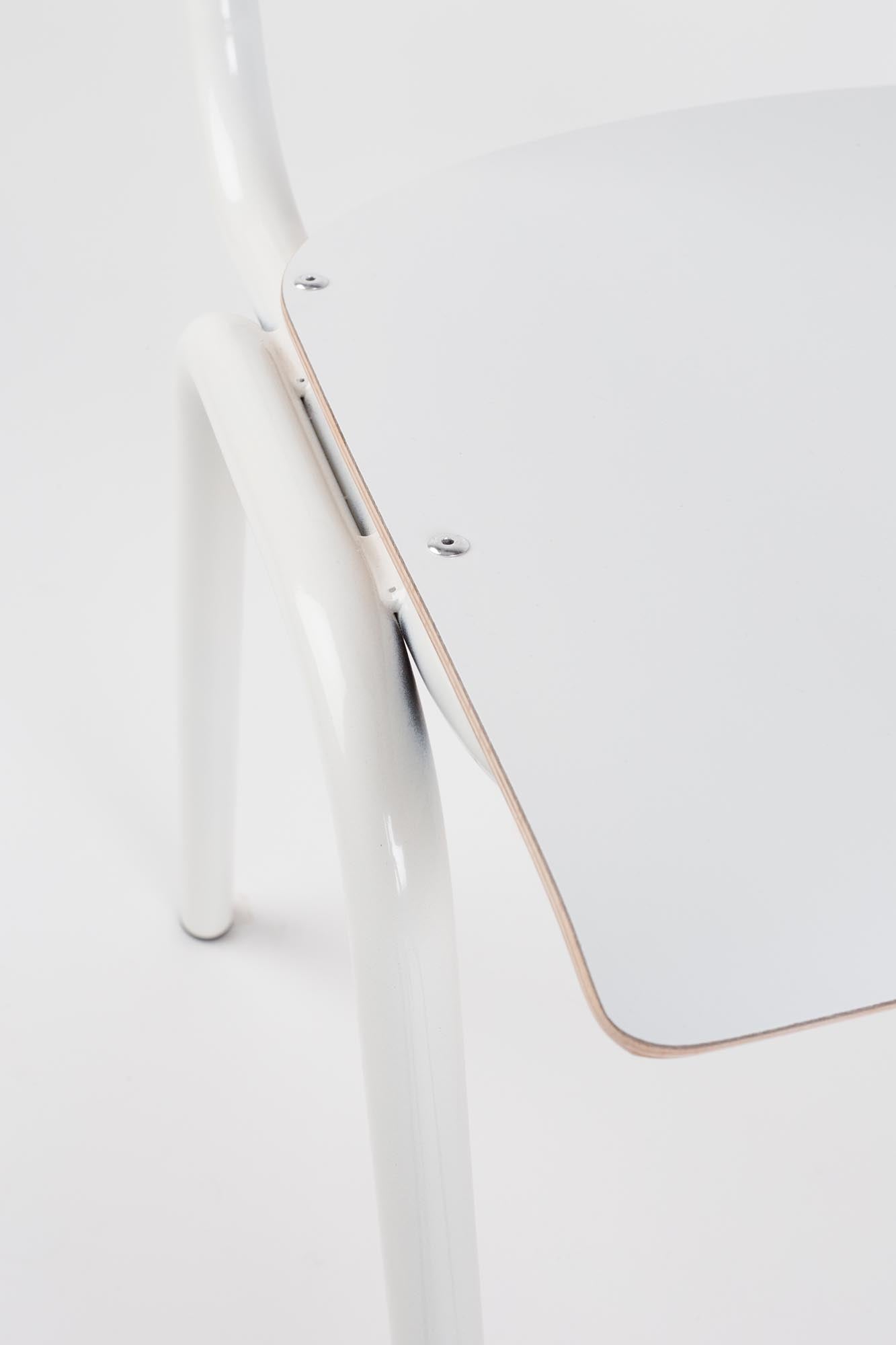 Zuiver Stuhl: Retro-Design trifft auf moderne Funktionalität.