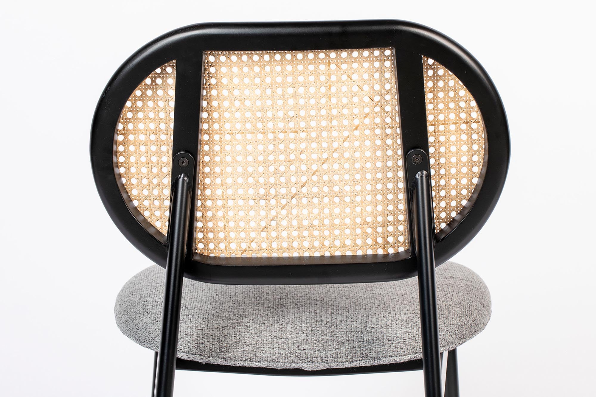 Der Spike Stuhl von Zuiver vereint modernes Design mit optimalem Komfort – perfekt für stilvolle und zeitgemäße Einrichtungsideen.