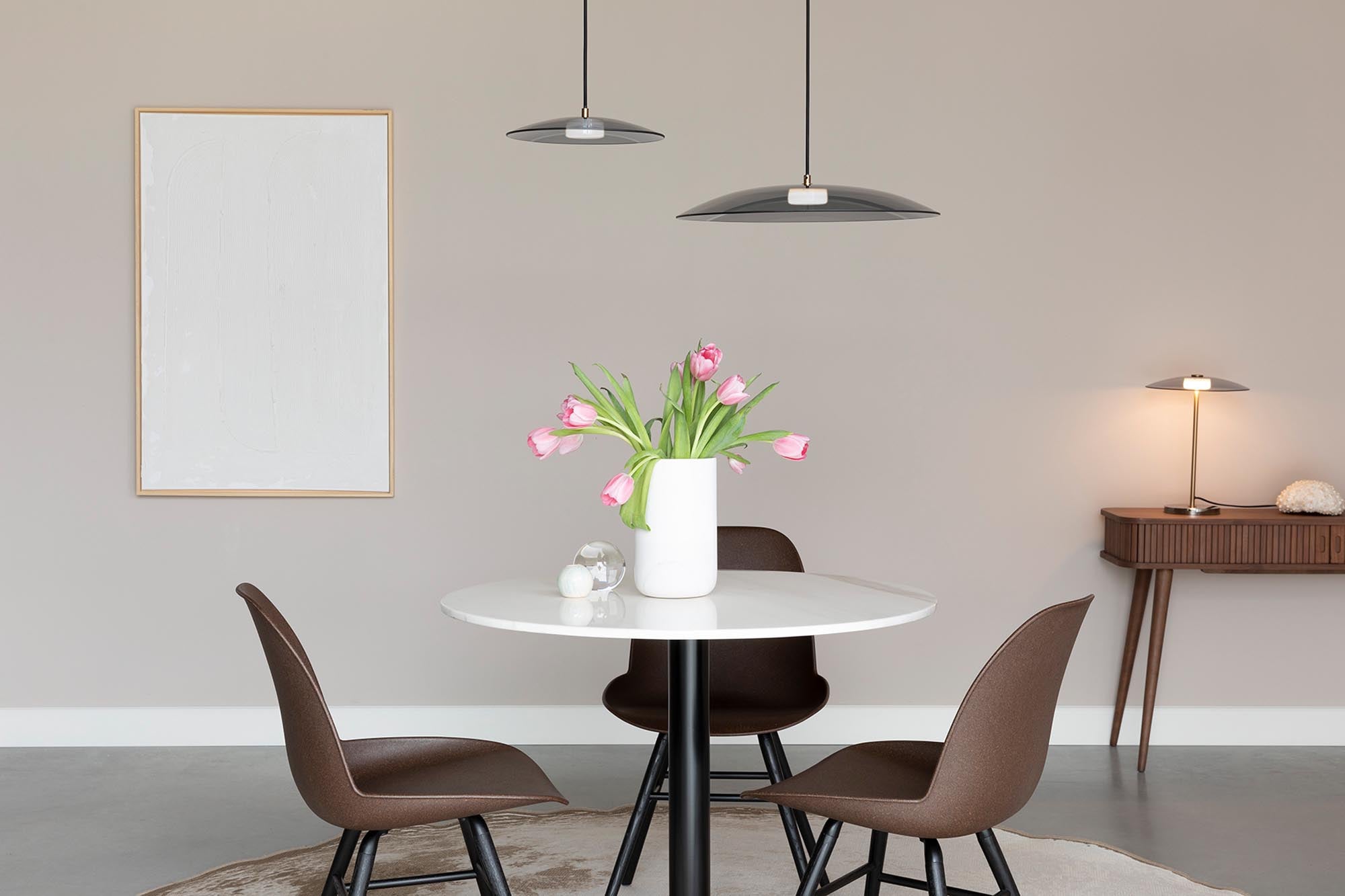 Entdecken Sie den Albert Kuip Stuhl von Zuiver – ein elegantes Design, das Komfort und Stil in jeden Raum bringt.