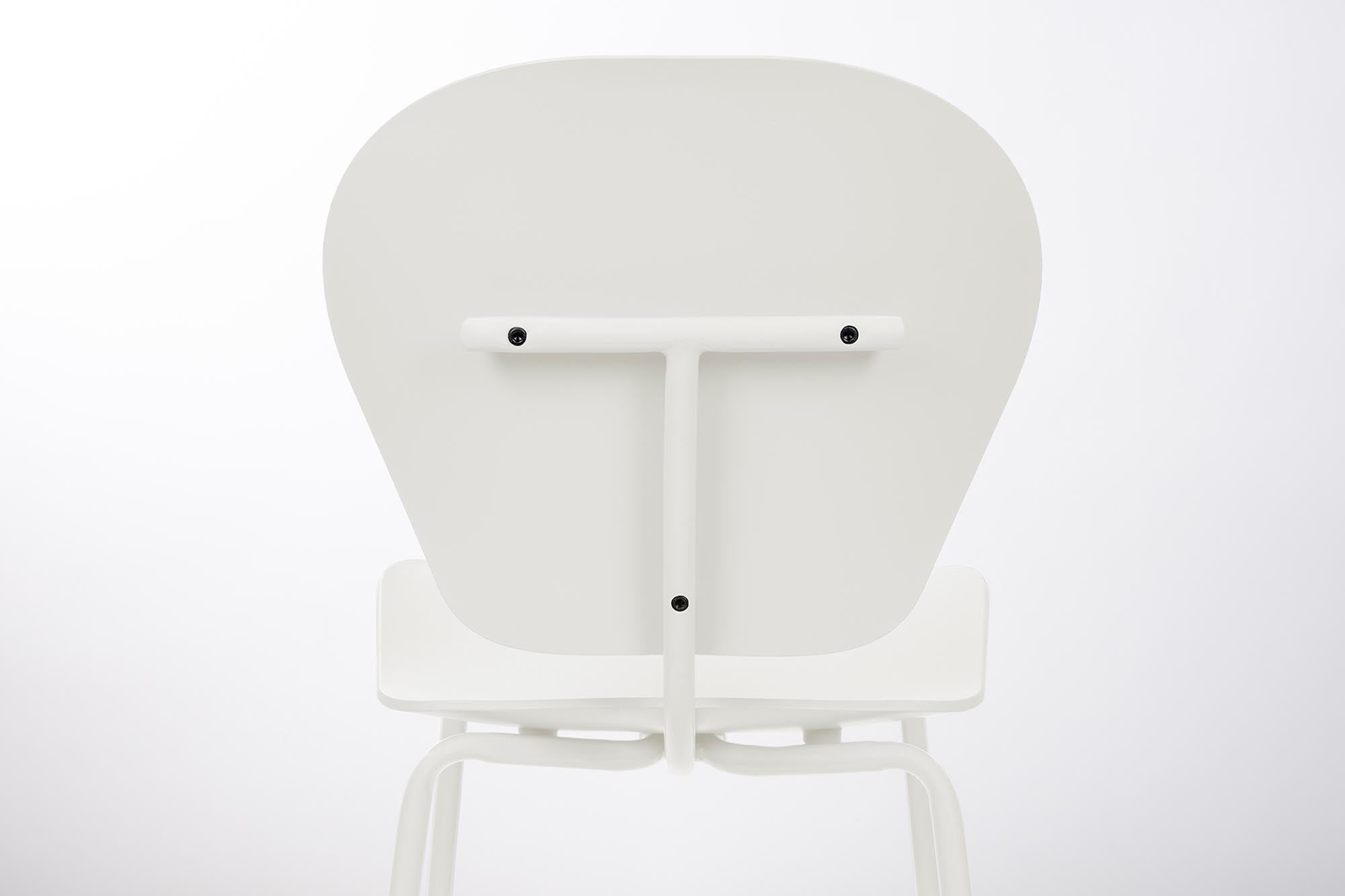 Der stilvolle Stuhl The Ocean von Zuiver vereint modernes Design mit nachhaltigen Materialien für ein umweltbewusstes Zuhause.