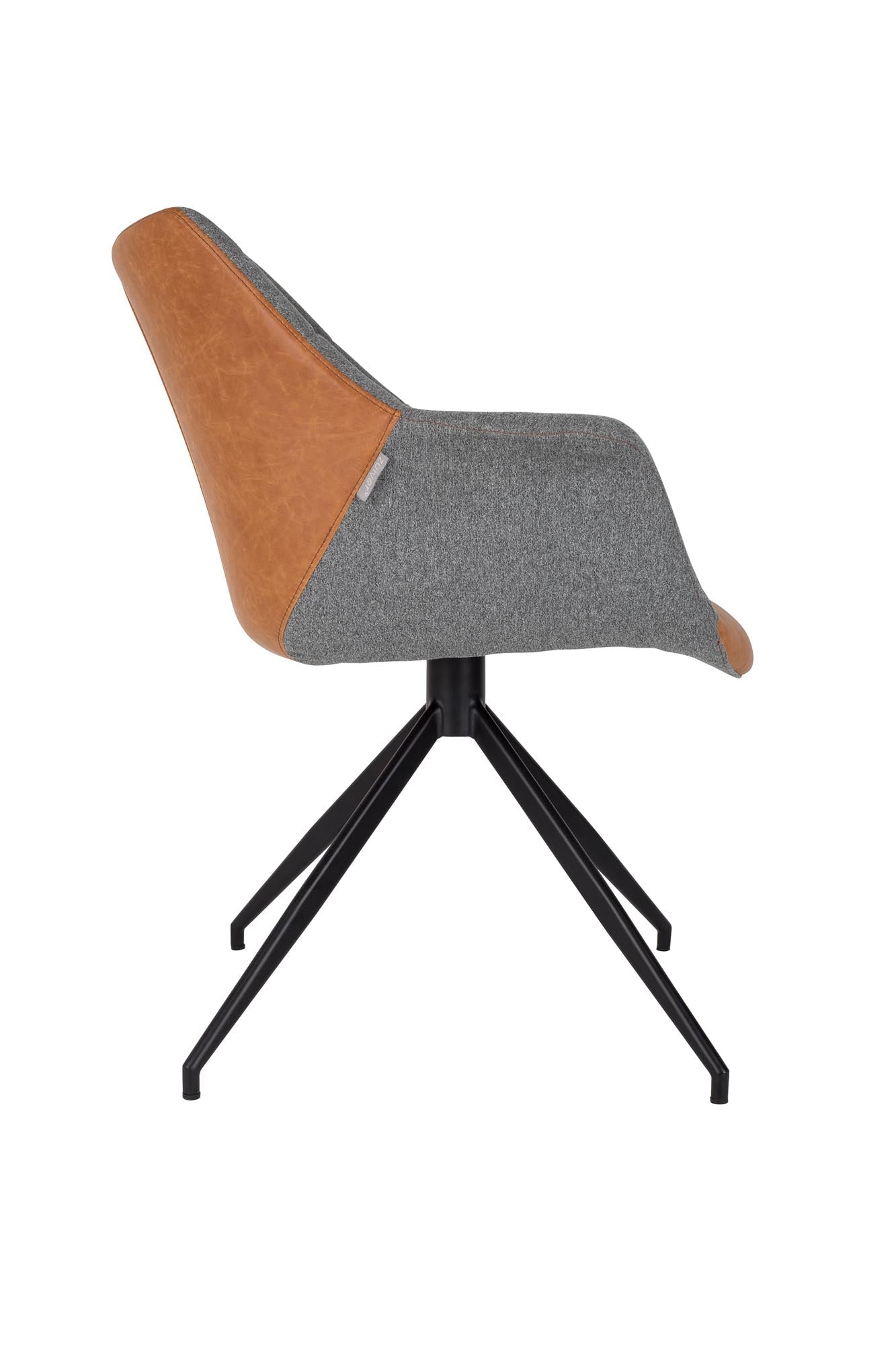 Der Armlehnstuhl Doulton von Zuiver vereint modernes Design mit exzellentem Sitzkomfort und langlebigen Materialien in verschiedenen Farbvarianten.