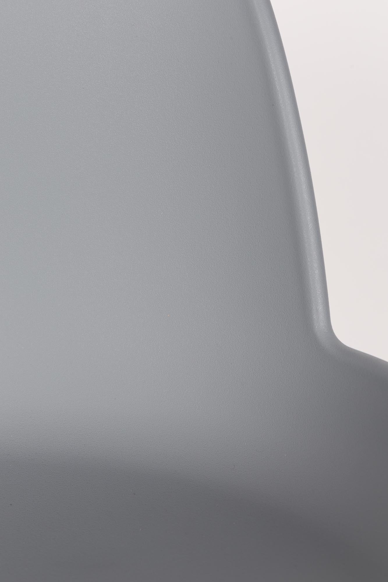 Der Barstuhl Albert Kuip von Zuiver vereint modernes Design mit optimalem Sitzkomfort – ideal für stilvolle Wohnräume.