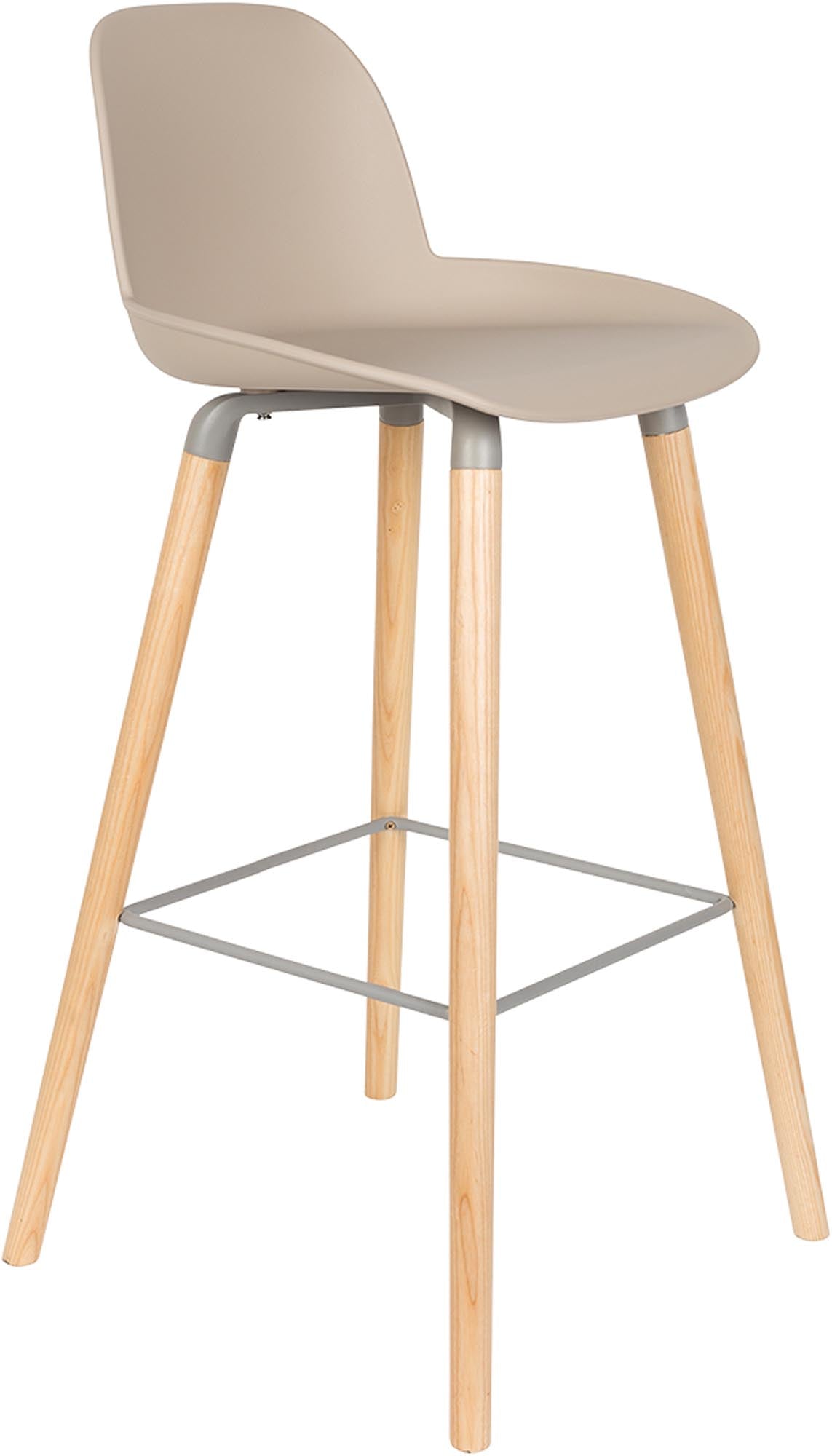 Entdecken Sie den Albert Kuip Barstuhl von Zuiver – ein elegantes Design, das Komfort und Stil in Ihre Bar oder Küche bringt.