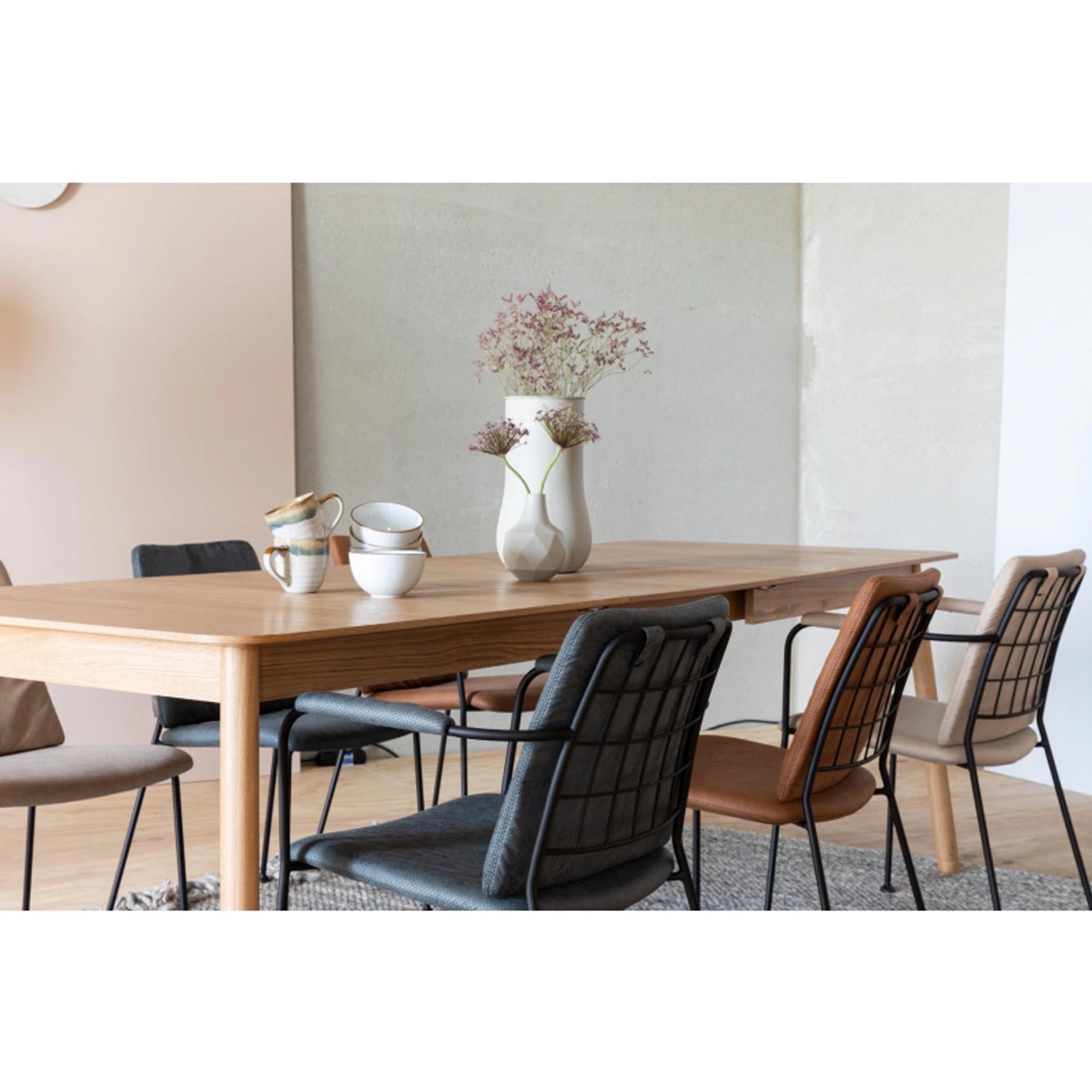 Entdecken Sie den stilvollen Tisch Glimps von Zuiver – ein Meisterwerk, das modernes Design und praktische Nutzung vereint.