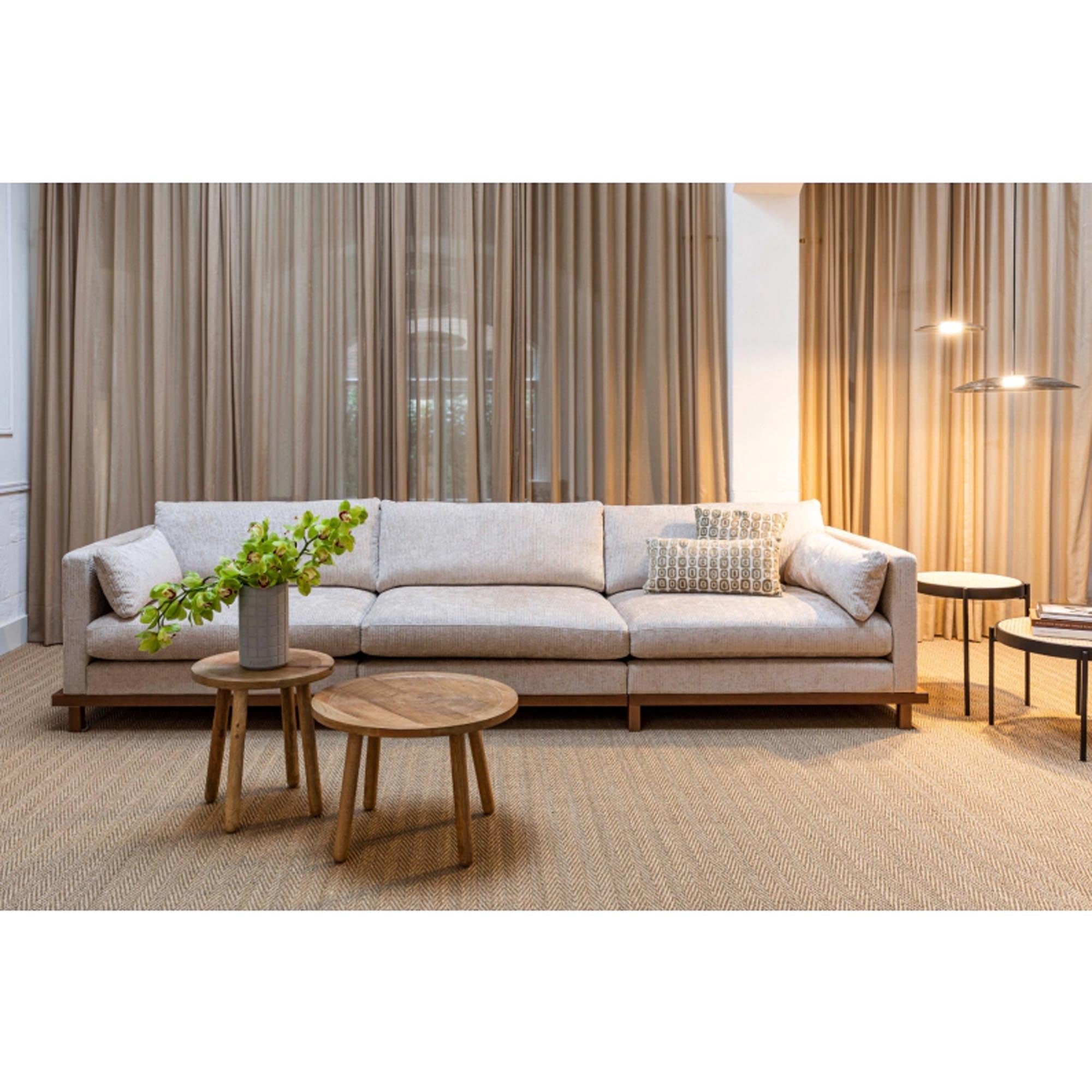 Der Dendron Beistelltisch von Zuiver vereint modernes Design mit robusten Materialien, perfekt für jedes stilvolle Zuhause.