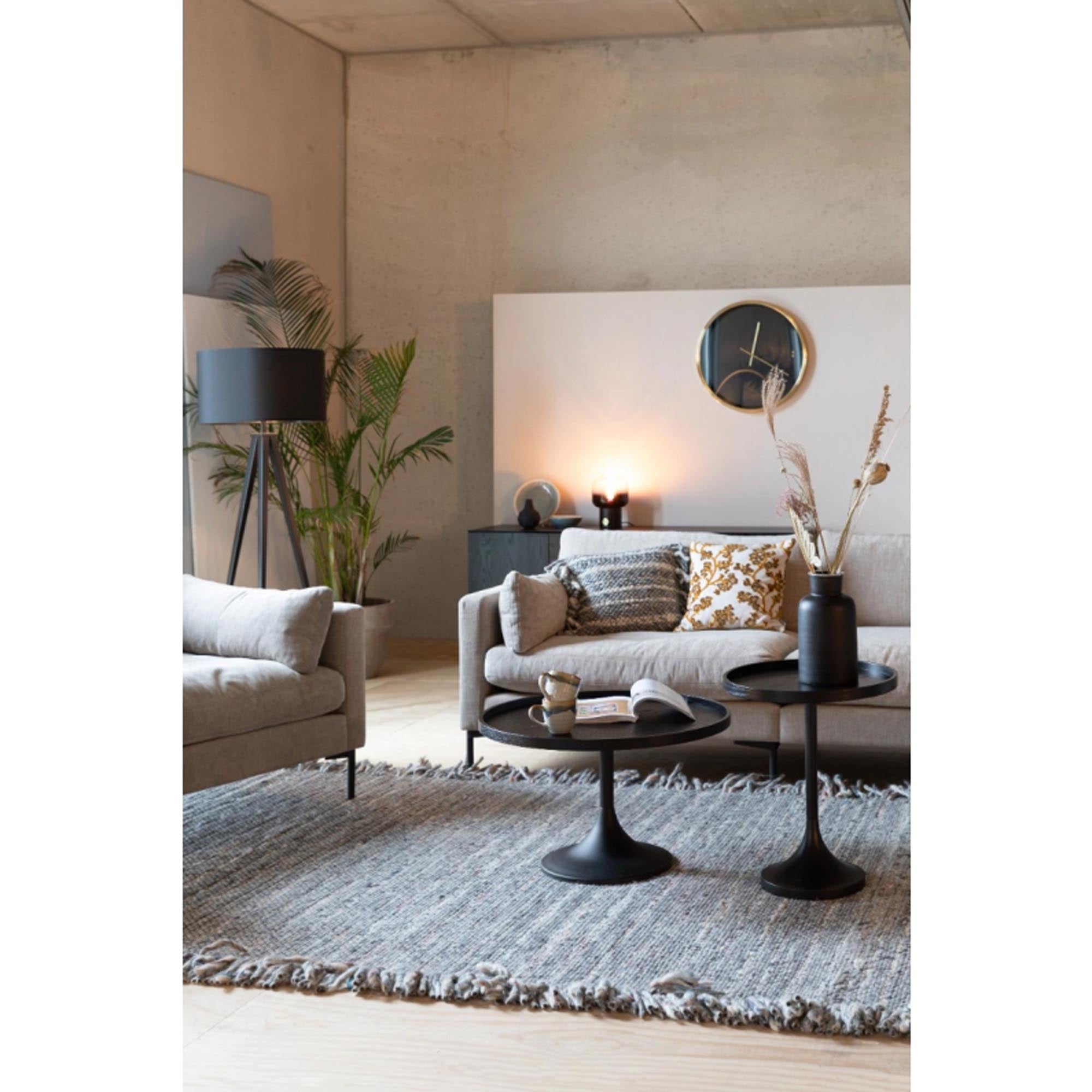 Entdecken Sie das Summer Sofa 3-Sitzer von Zuiver: Eleganz trifft auf Bequemlichkeit, perfekt für Ihr modernes Zuhause.