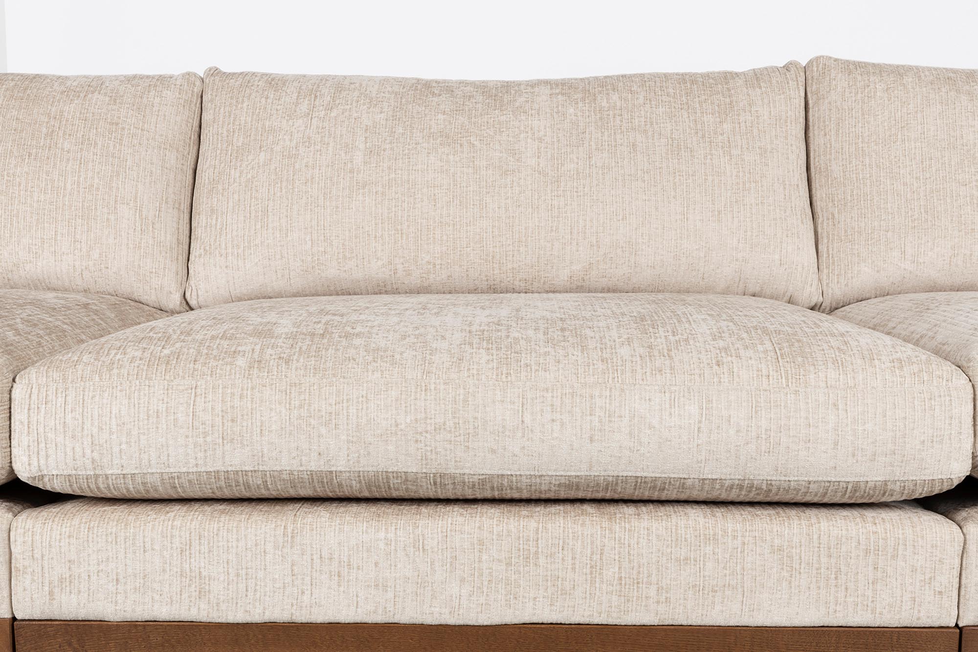 Erleben Sie das elegante 4,5-Sitzer Sofa Blossom von Zuiver. Hochwertige Materialien und zeitgemäßes Design für Ihr Wohnambiente.
