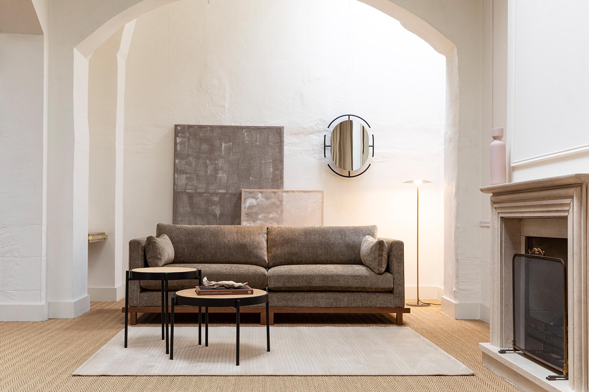 Entdecken Sie das stilvolle 3-Sitzer Sofa Blossom von Zuiver – eine harmonische Kombination aus modernem Design und höchstem Sitzkomfort.