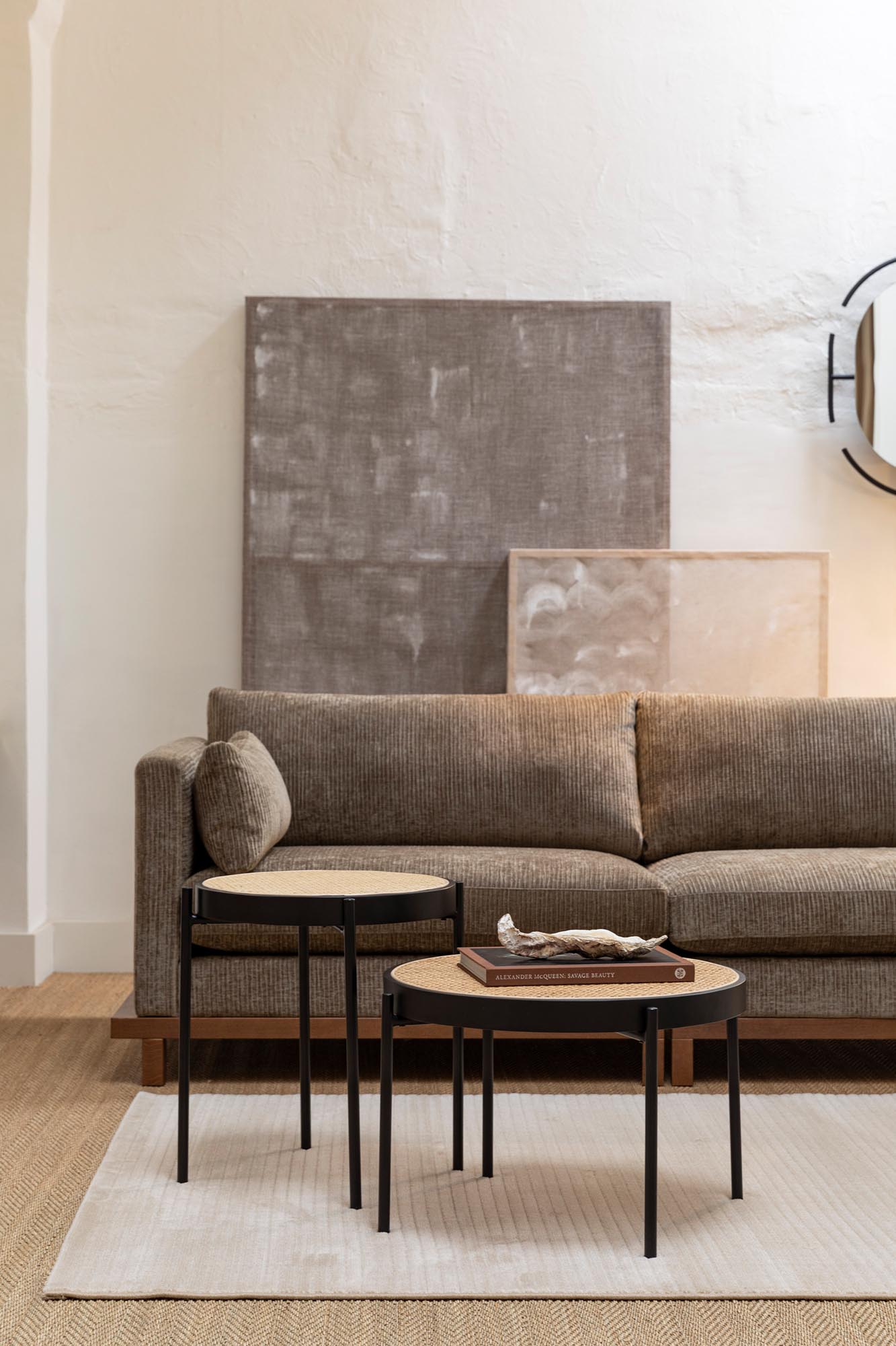 Erleben Sie das elegante Sofa Blossom 4,5-Sitzer von Zuiver – eine harmonische Verbindung aus modernem Design und höchstem Sitzkomfort für Ihr stilvolles Zuhause.