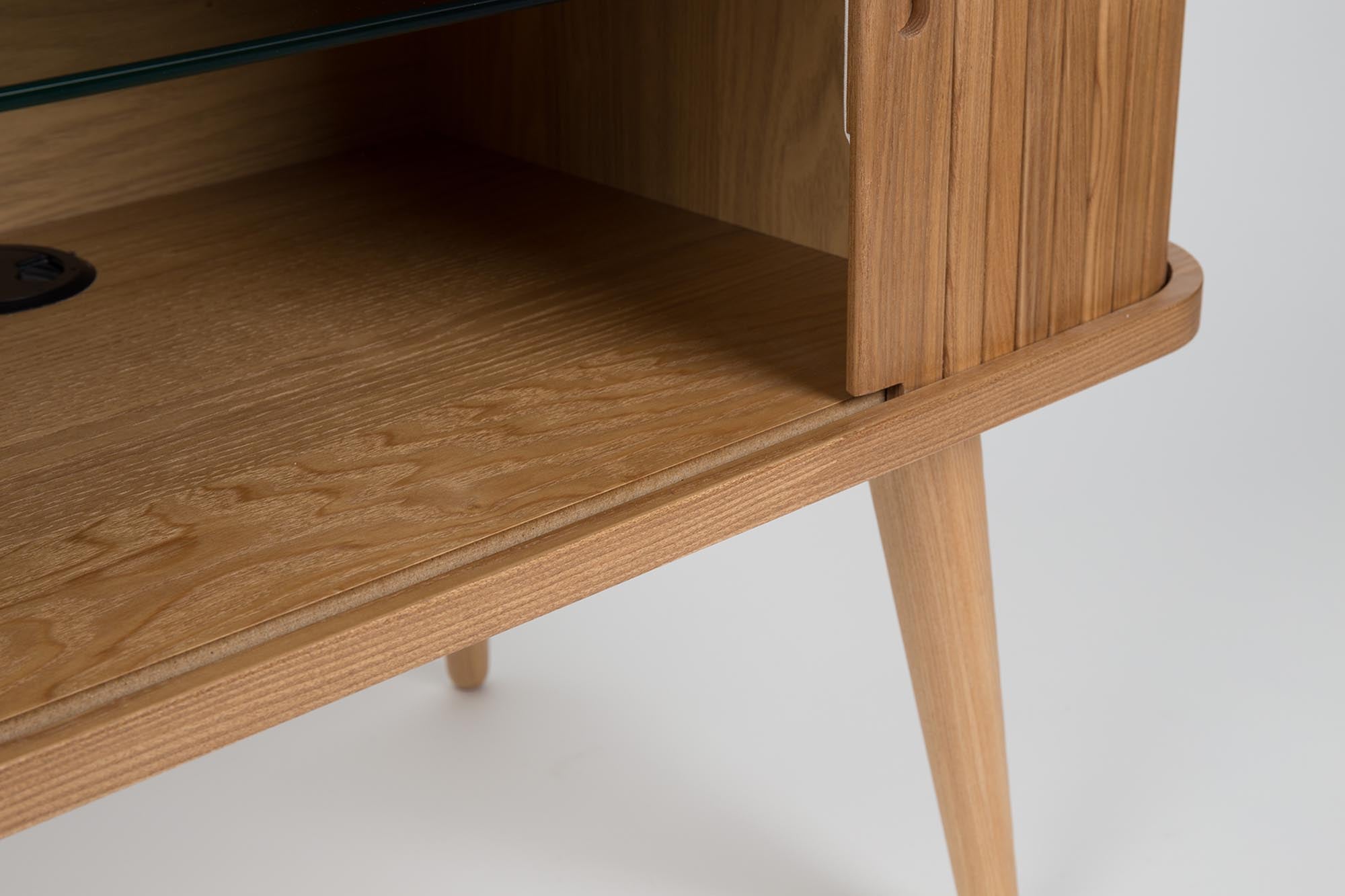 Das Sideboard Barbier von Zuiver vereint stilvolles Design mit praktischer Nutzung – perfekt für jeden Wohnraum.