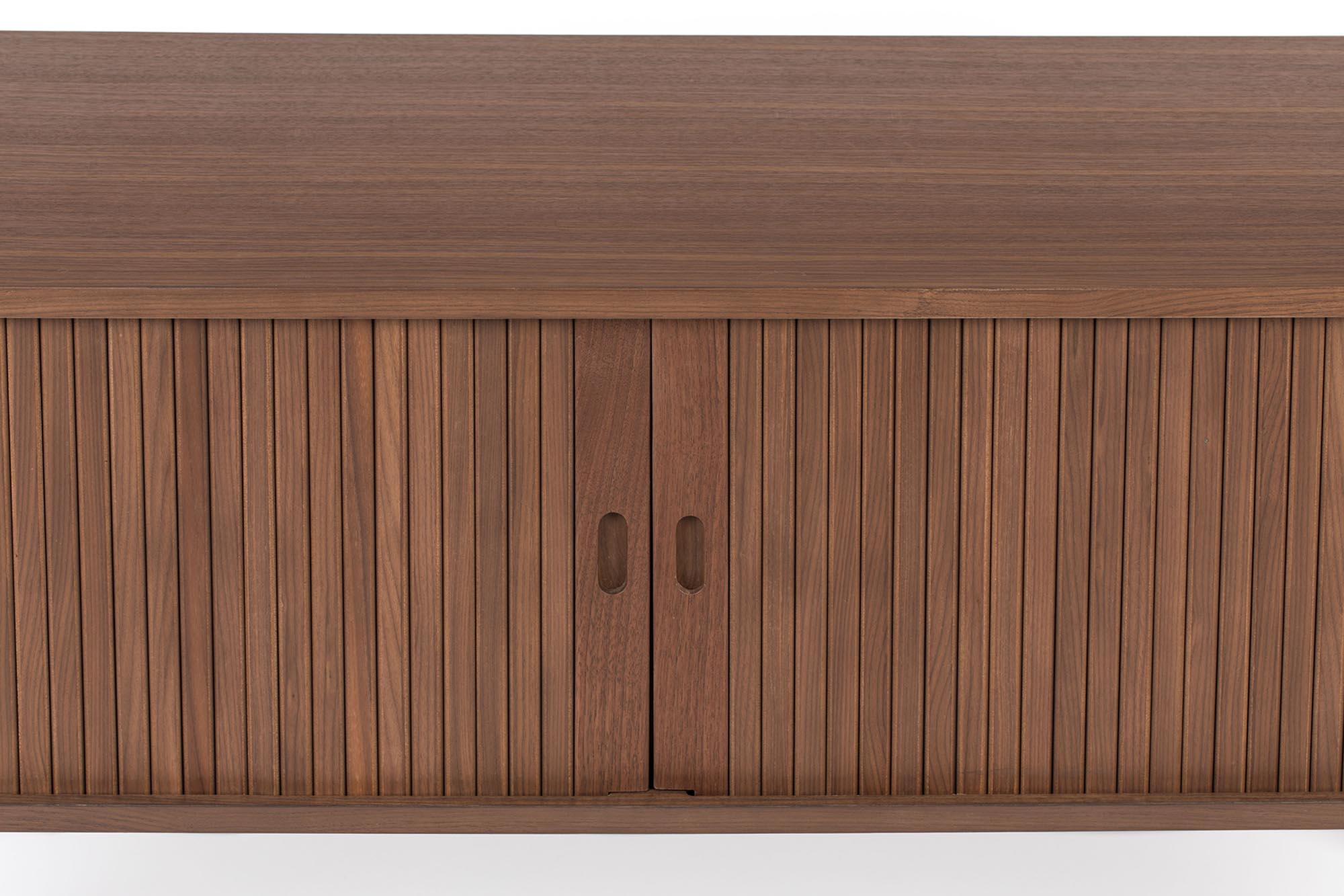 Entdecken Sie das Sideboard Barbier von Zuiver – stilvolle Eleganz trifft auf praktische Aufbewahrungslösungen für Ihr Zuhause.