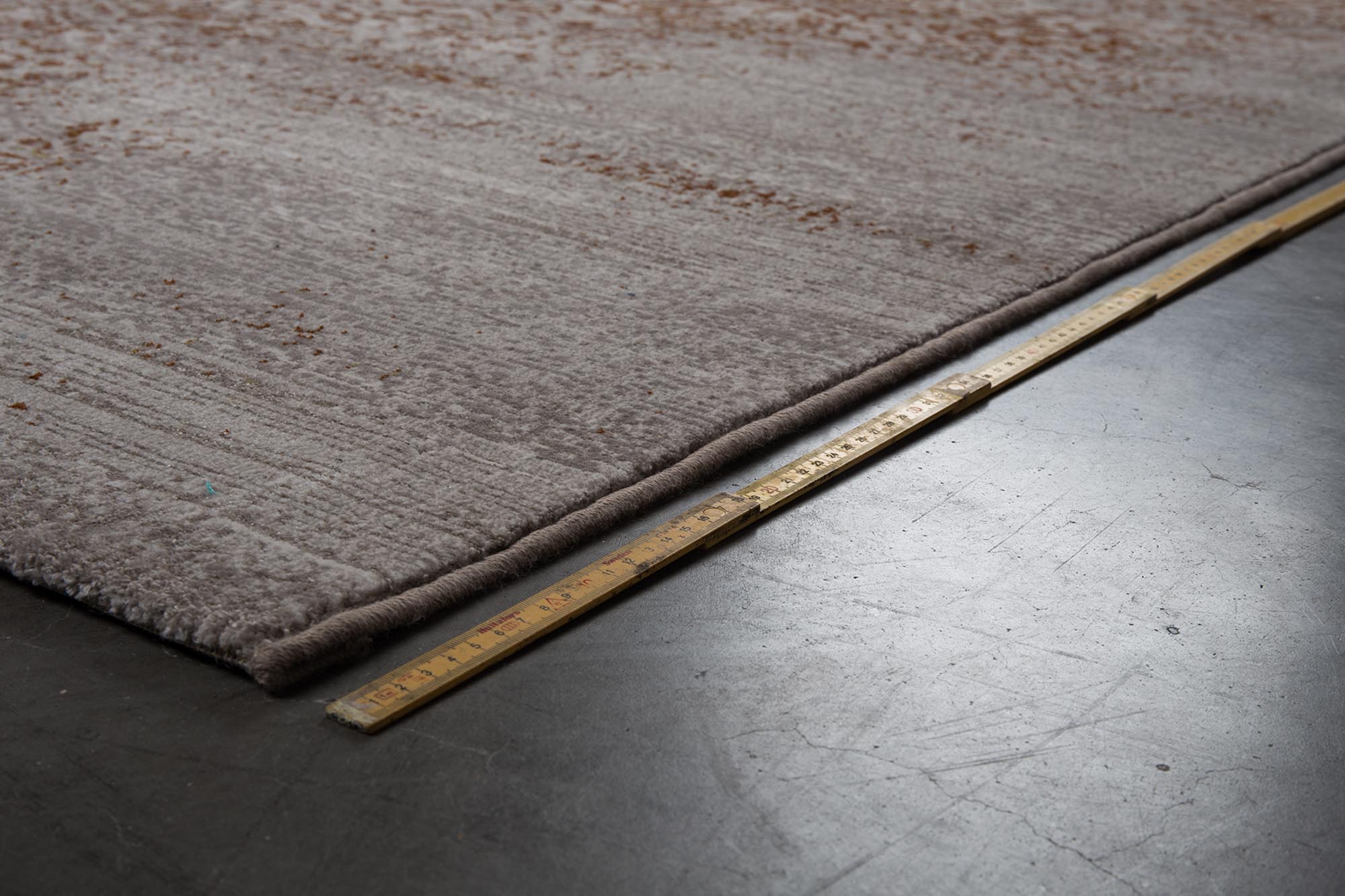 Erleben Sie den Teppich "Magic" von Zuiver – ein elegantes Design, das mit harmonischen Farben und pflegeleichten Materialien begeistert.