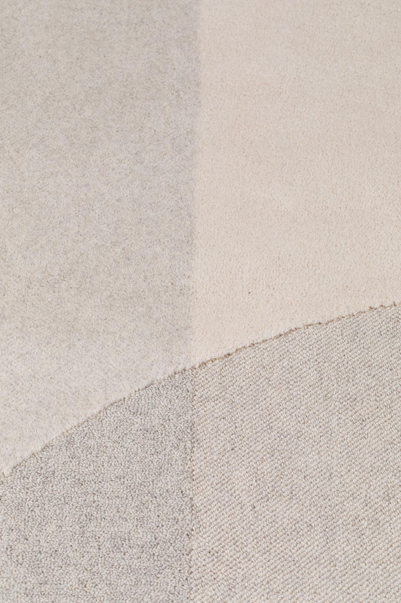 Entdecken Sie den Teppich "Dream" von Zuiver: Stilvolles Design, erstklassige Verarbeitung und vielfältige Farb- und Größenoptionen für Ihr Zuhause.