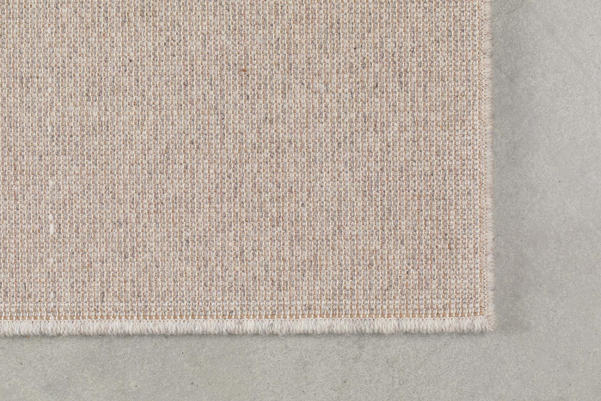 Der Teppich Dream von Zuiver vereint modernes Design mit gemütlichem Flair und verwandelt jeden Raum in eine stilvolle Oase.