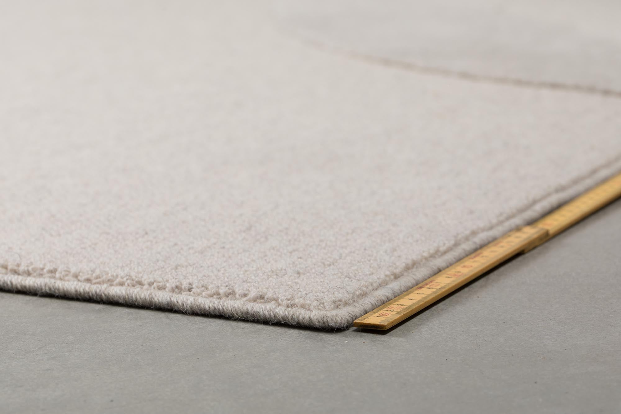 Der Teppich Dream von Zuiver verleiht jedem Raum Eleganz und Komfort – ideal für ein modernes Wohnambiente.