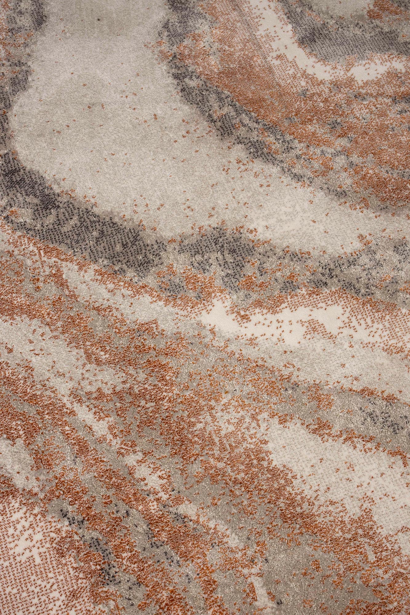 Verleihen Sie Ihrem Zuhause mit dem Teppich Solar von Zuiver einen modernen Akzent. Er überzeugt durch geschwungene Designs und pflegeleichte Materialien.