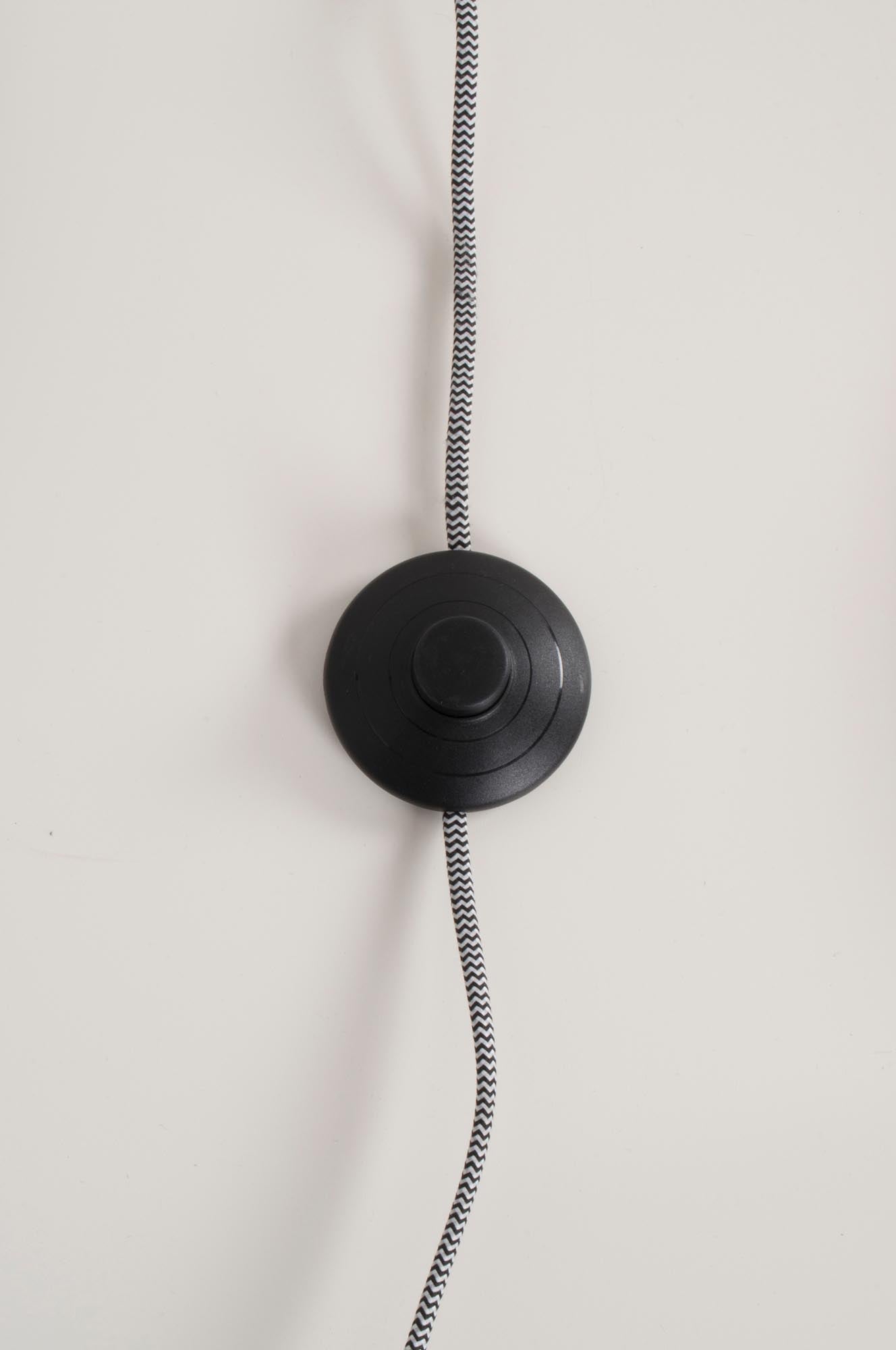 Moderne Stehleuchte Buckle Head BUCKLE von Zuiver: Individuell ausrichtbarer Lampenschirm, hochwertige Verarbeitung, trendiges Design.