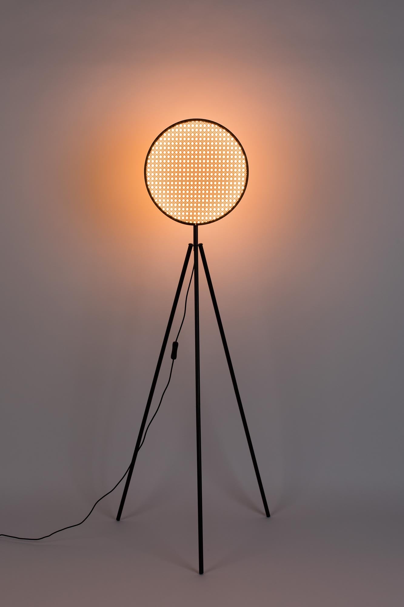 Zuiver Sien: Moderne Stehleuchte mit einzigartigem Rattan-Look.