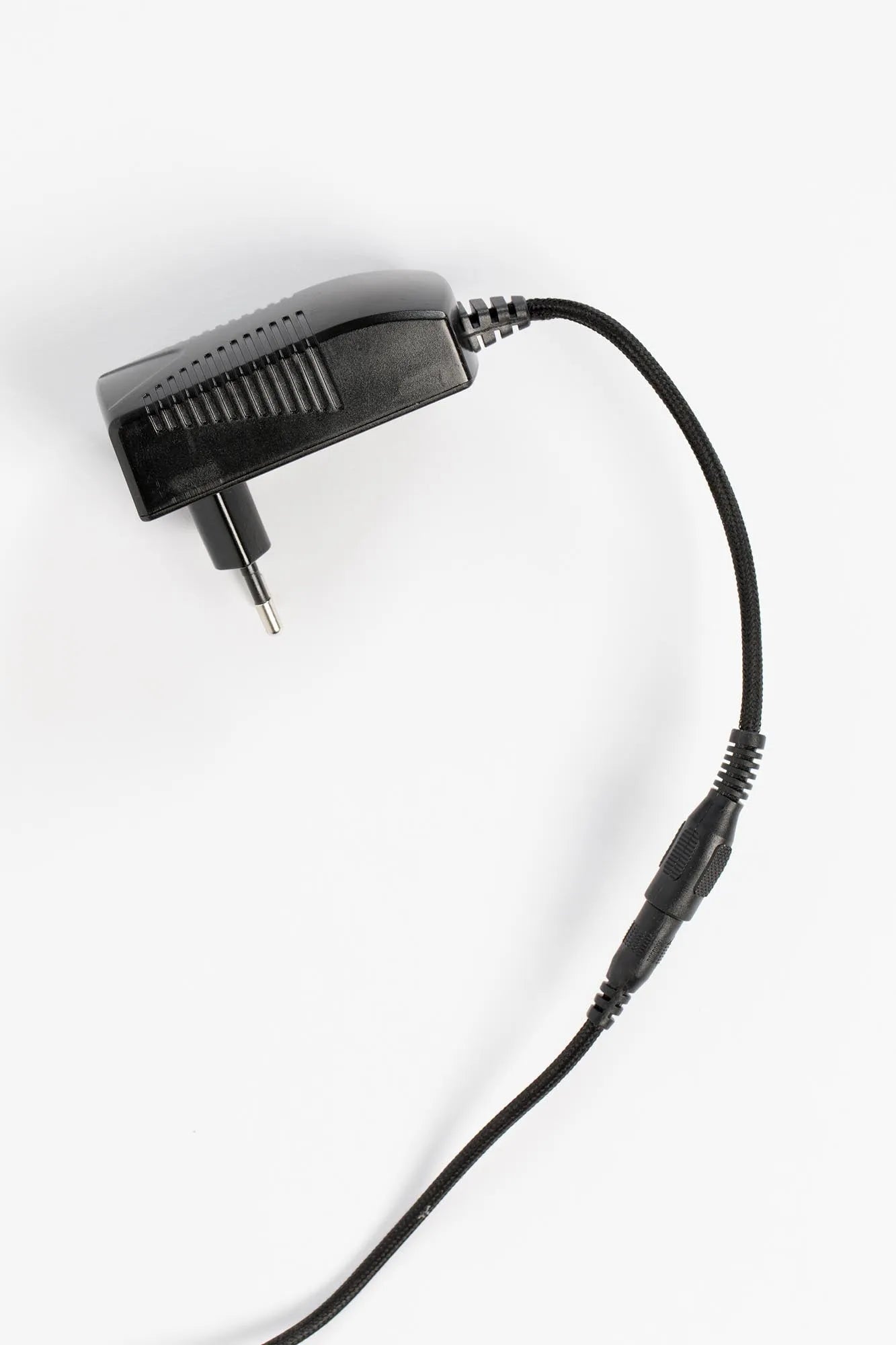 Elegante Stehleuchte Sien von Zuiver im angesagten Rattan-Design.