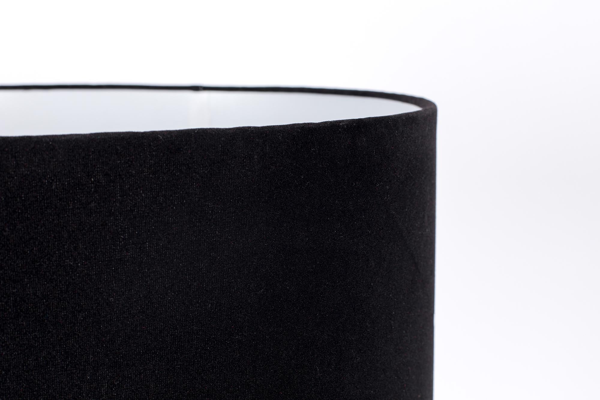 Die Totem Stehleuchte von Zuiver vereint modernes Design mit Funktionalität und ist ein stilvolles Highlight für jeden Raum.