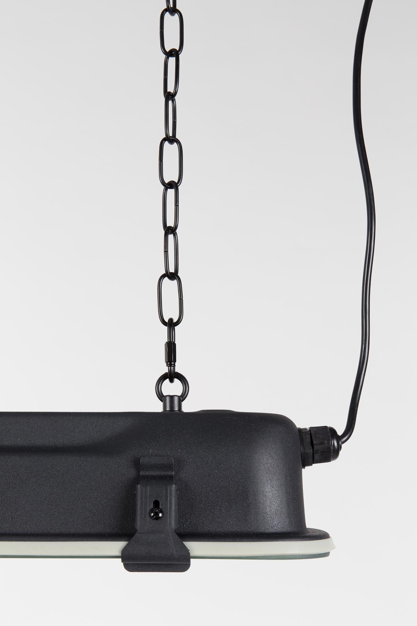 Stilvolle Pendelleuchte G.T.A. von Zuiver: Elegantes Design, robustes Metall, ideal für Essbereich, Küche, Wohnraum. Zeitlose Ästhetik.