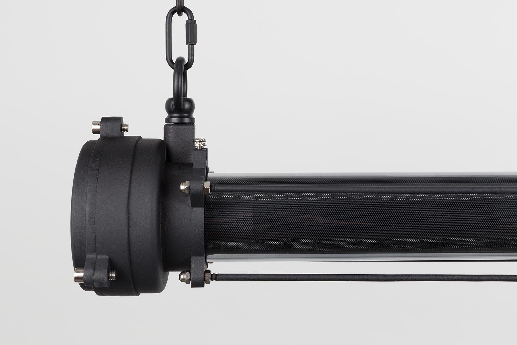 Die Pendelleuchte Prime von Zuiver vereint modernes Metall-Design in Schwarz oder Messing und setzt stilvolle Akzente in jedem Raum.