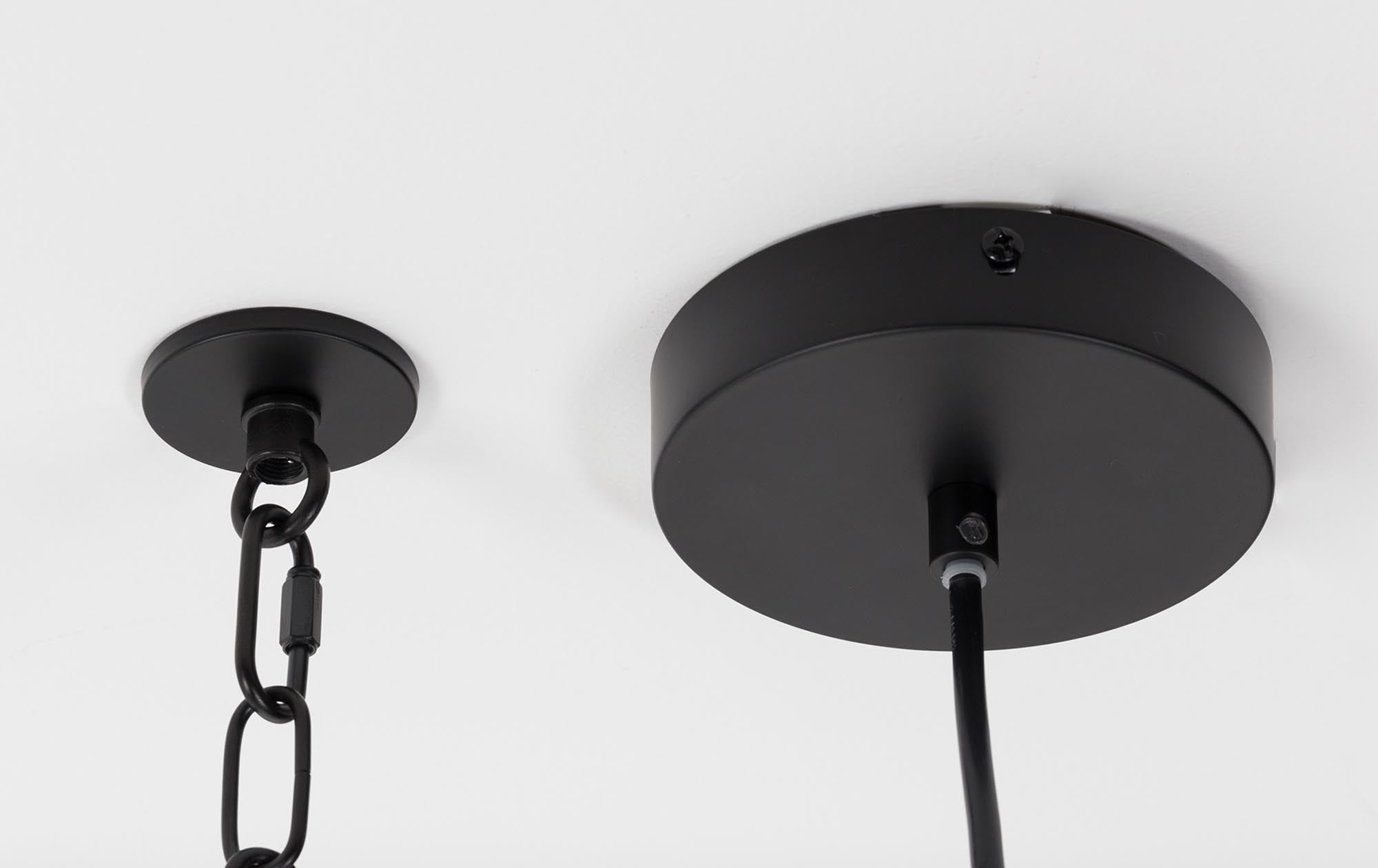 Stilvolle Pendelleuchte Prime von Zuiver: Elegantes Design aus Metall in Schwarz oder Messing, ideal für Esszimmer und Wohnzimmer.