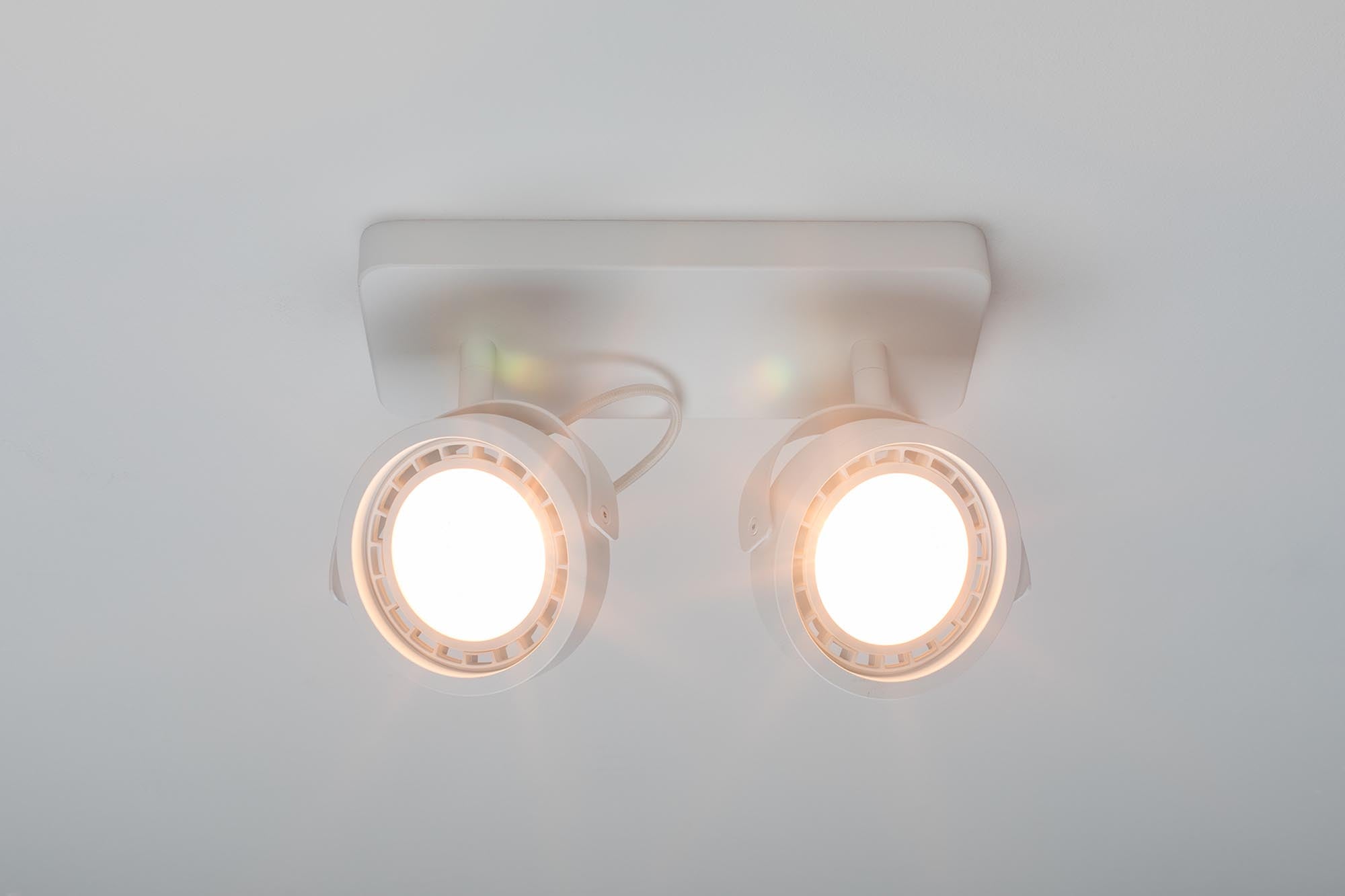 Entdecken Sie die SPOT Light Dice 2 DTW von Zuiver – elegante Deckenleuchte mit vielseitigem Design für jeden Raum.