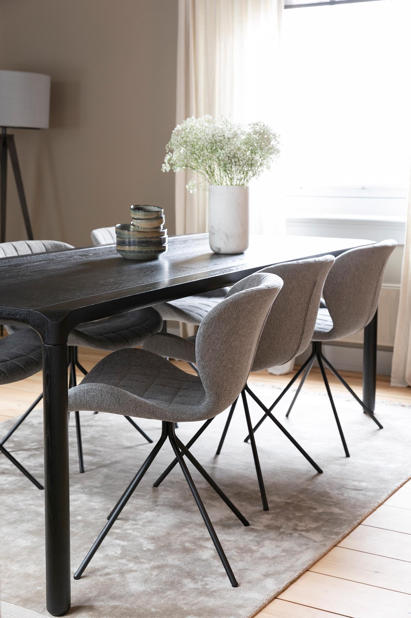 Entdecken Sie die elegante Vase Fajen von Zuiver – ein zeitloses Deko-Highlight, perfekt für frische Blumen und stilvolle Akzente in Ihrem Zuhause.