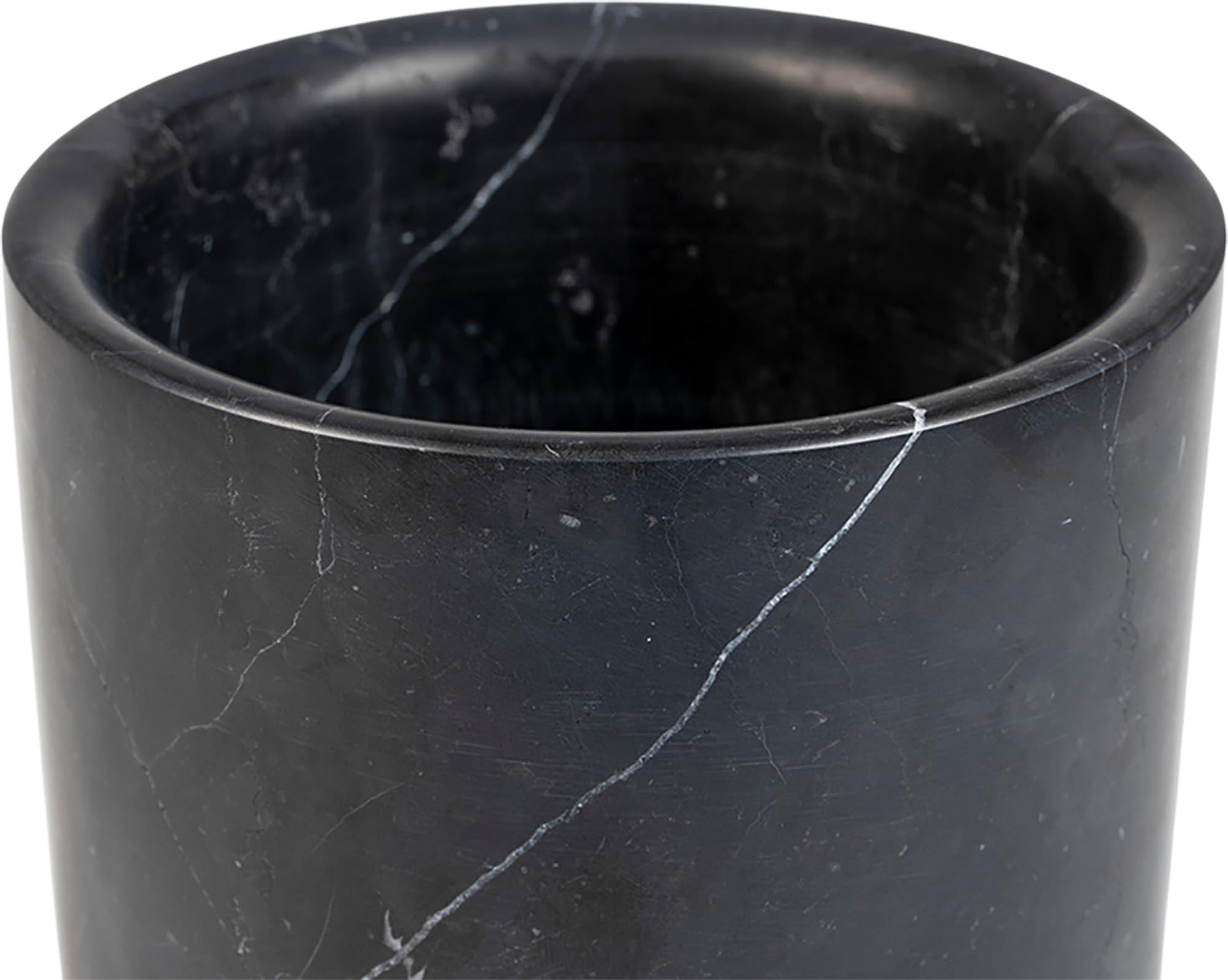 Vase Fajen in Schwarz präsentiert im Onlineshop von KAQTU Design AG. Vase ist von Zuiver