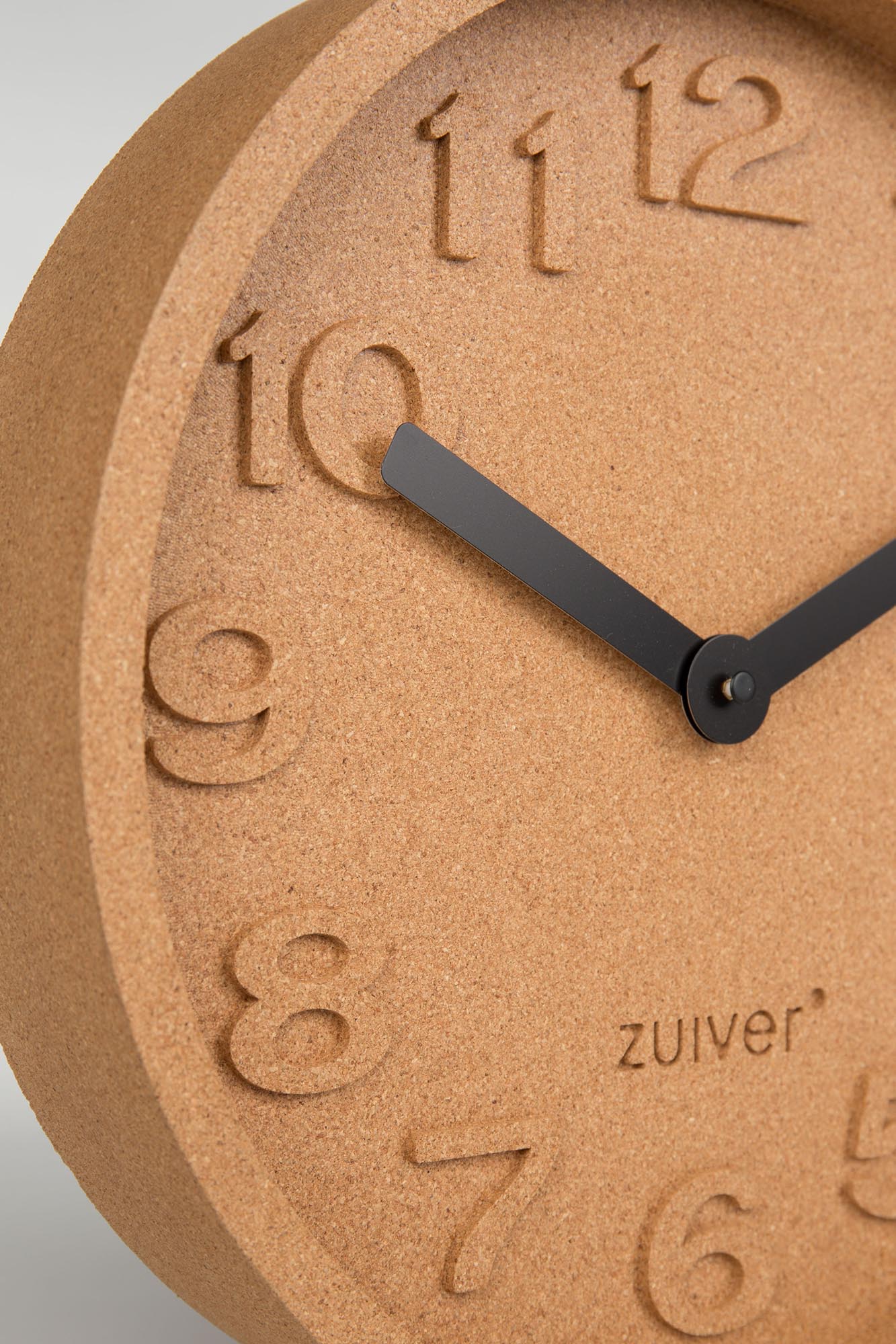 Zuiver Time Cork: Umweltfreundliche Uhr mit modernem Design.