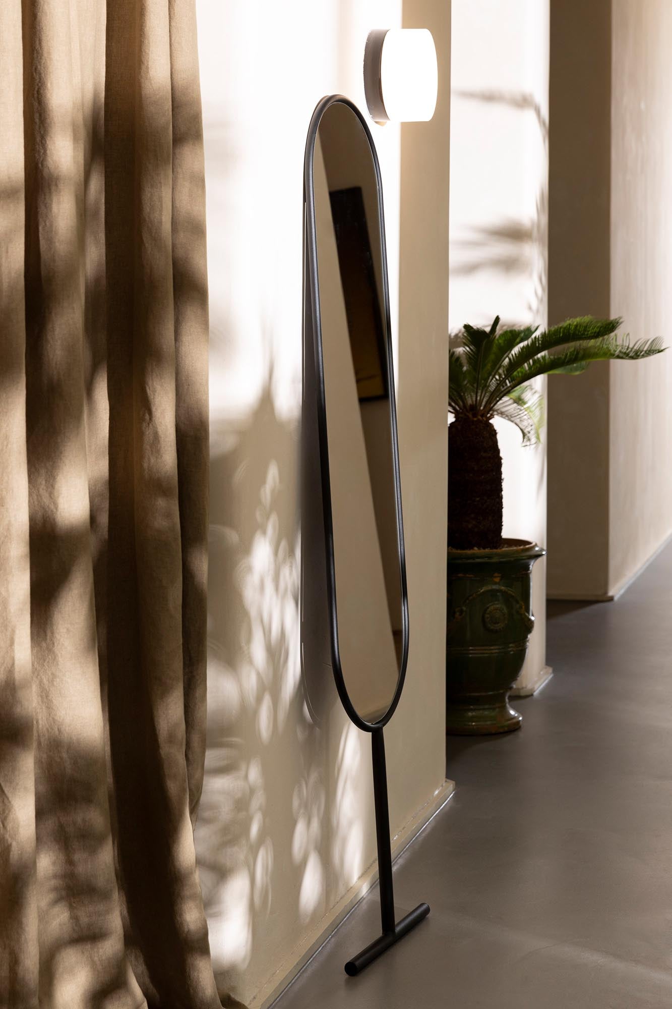 Zuiver Spiegel Bandit: Elegantes Design für zeitlose Wohnräume.