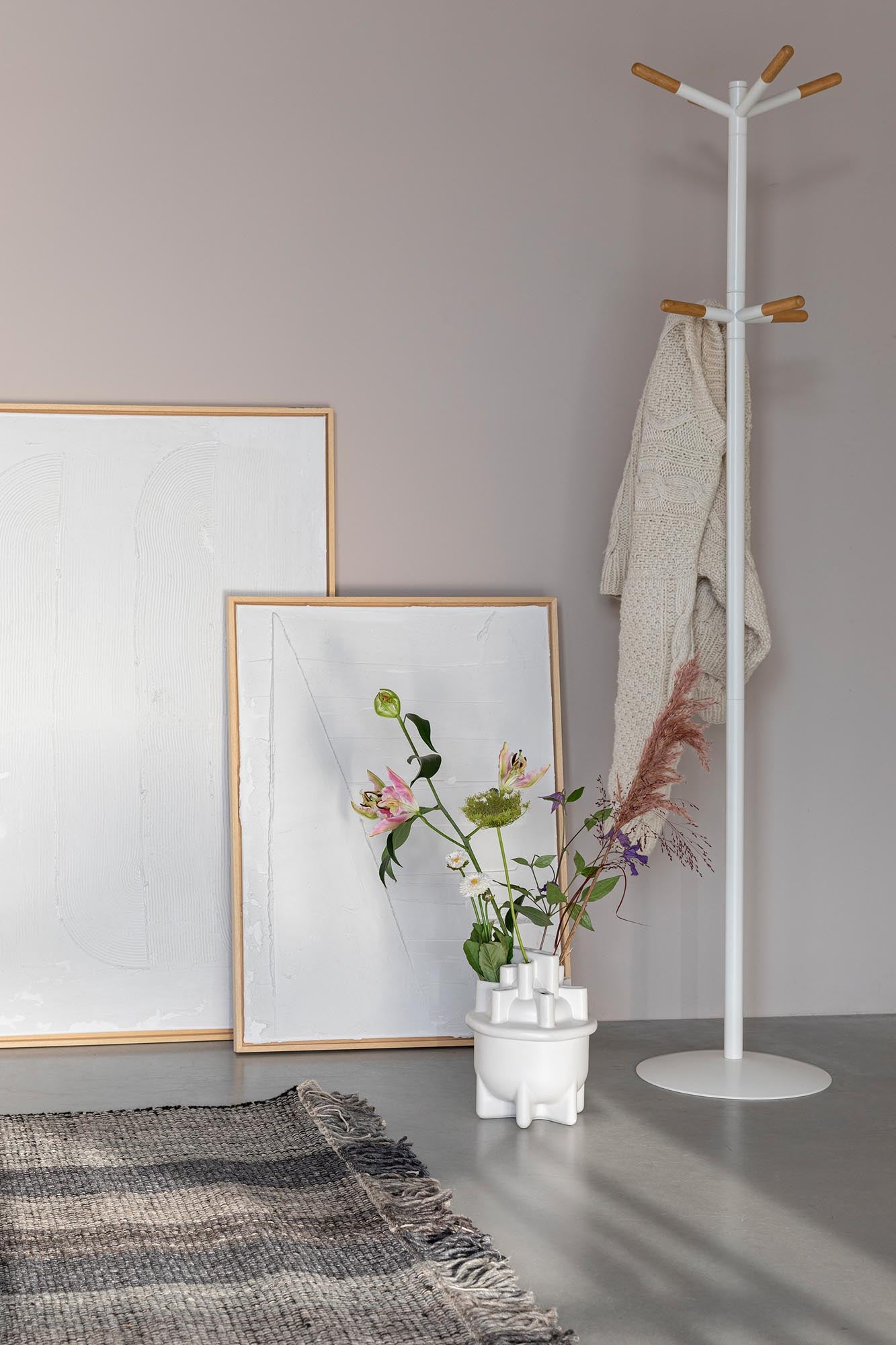 Stylischer Garderobenständer Wooden Tip von Zuiver, perfekt für moderne Flure und funktionale Ordnung. Ein Must-Have für jedes Zuhause!