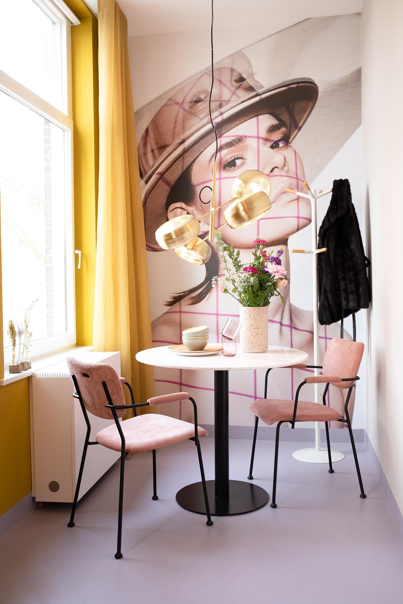 Der Garderobenständer Wooden Tip von Zuiver vereint skandinavisches Design mit praktischer Funktionalität – ideal für jeden Eingangsbereich!