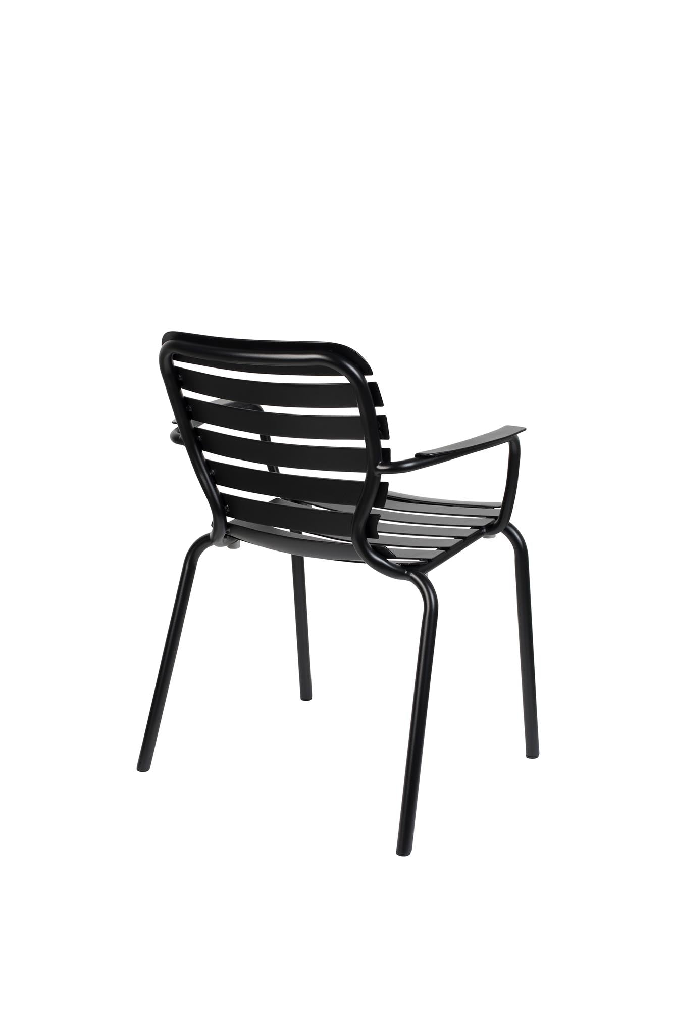 Eleganter Gartenstuhl Vondel von Zuiver mit komfortablen Armlehnen. Perfekt für stilvolle Gartenmomente, robust und wetterbeständig.