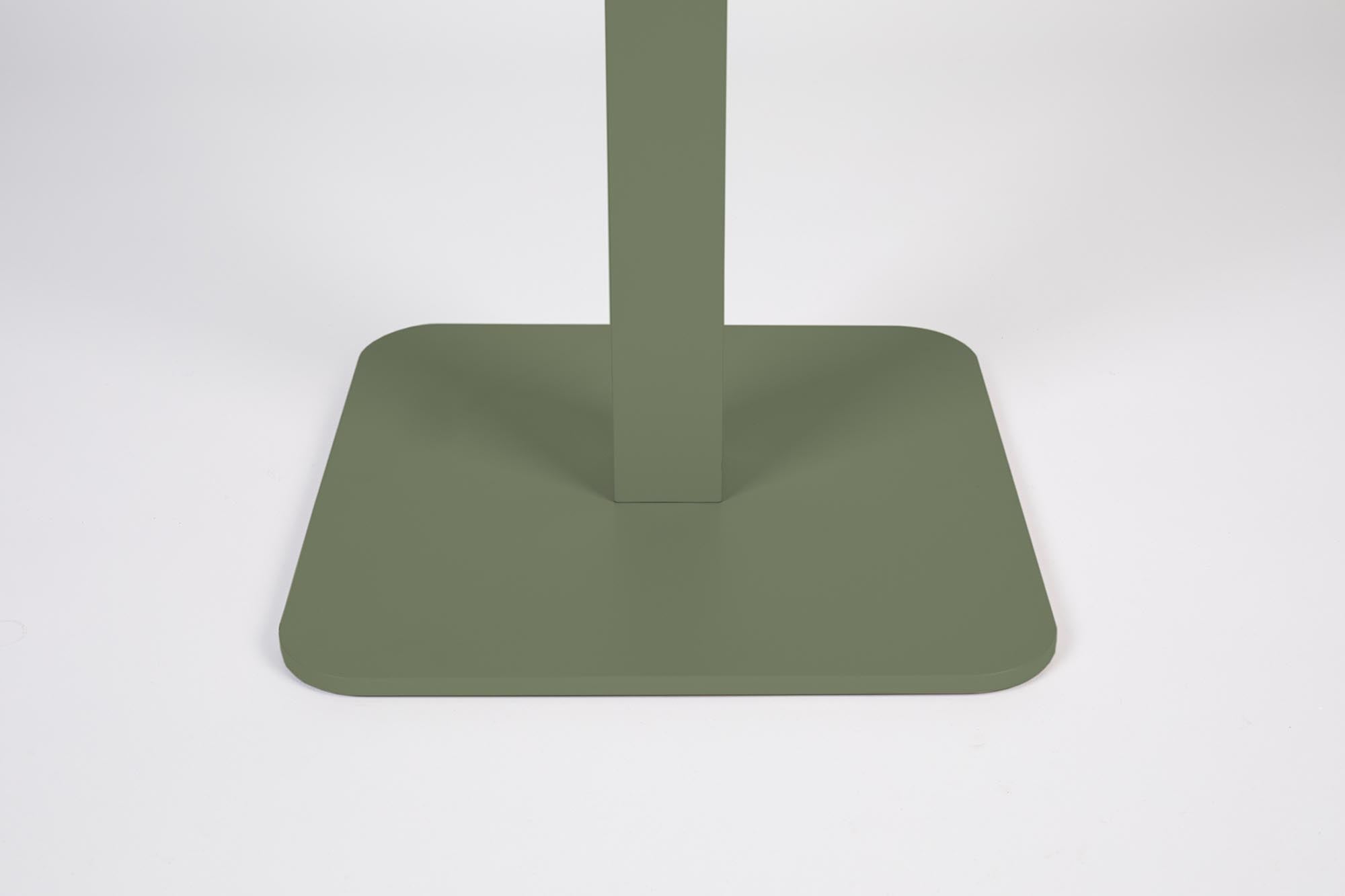 Der stilvolle Vondel Bistrotisch von Zuiver verwandelt jeden Garten in eine elegante Oase der Entspannung und Geselligkeit.