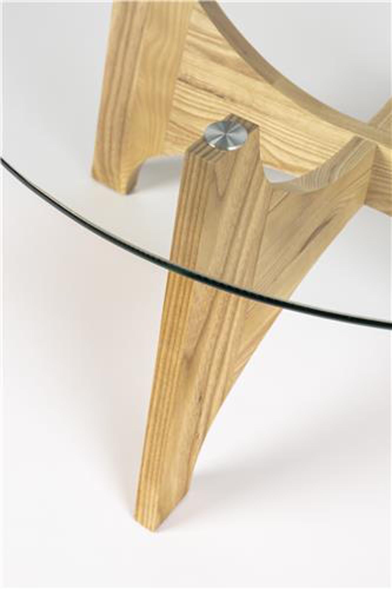 Stilvoller Kaffeetisch Kobe: Elegante Glasoberfläche, robustes Eschenholz, perfekt für jedes Wohnzimmer. Kombinierbar mit Sofa und Sessel.