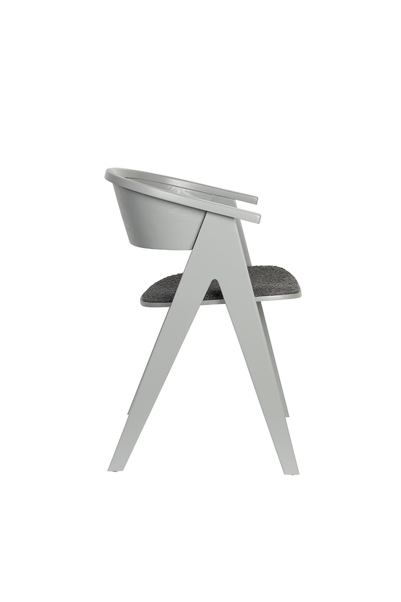 Der Ndsm Stuhl von Zuiver: Eleganz trifft Komfort mit robustem Holz und ergonomischem Design für vielseitige Wohnräume.