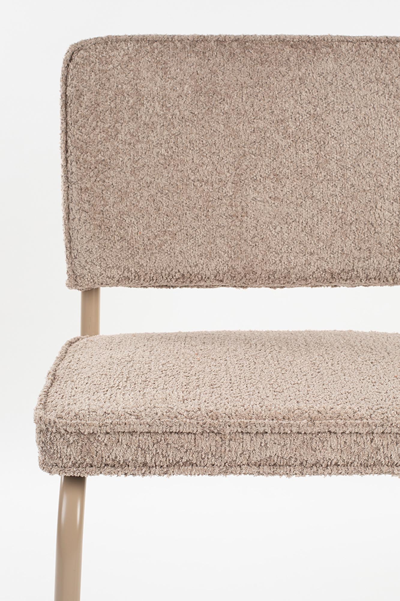 Entdecken Sie den Ridge Kink Stuhl von Zuiver: Elegantes Design, langlebige Materialien und optimaler Komfort für Ihr Zuhause.