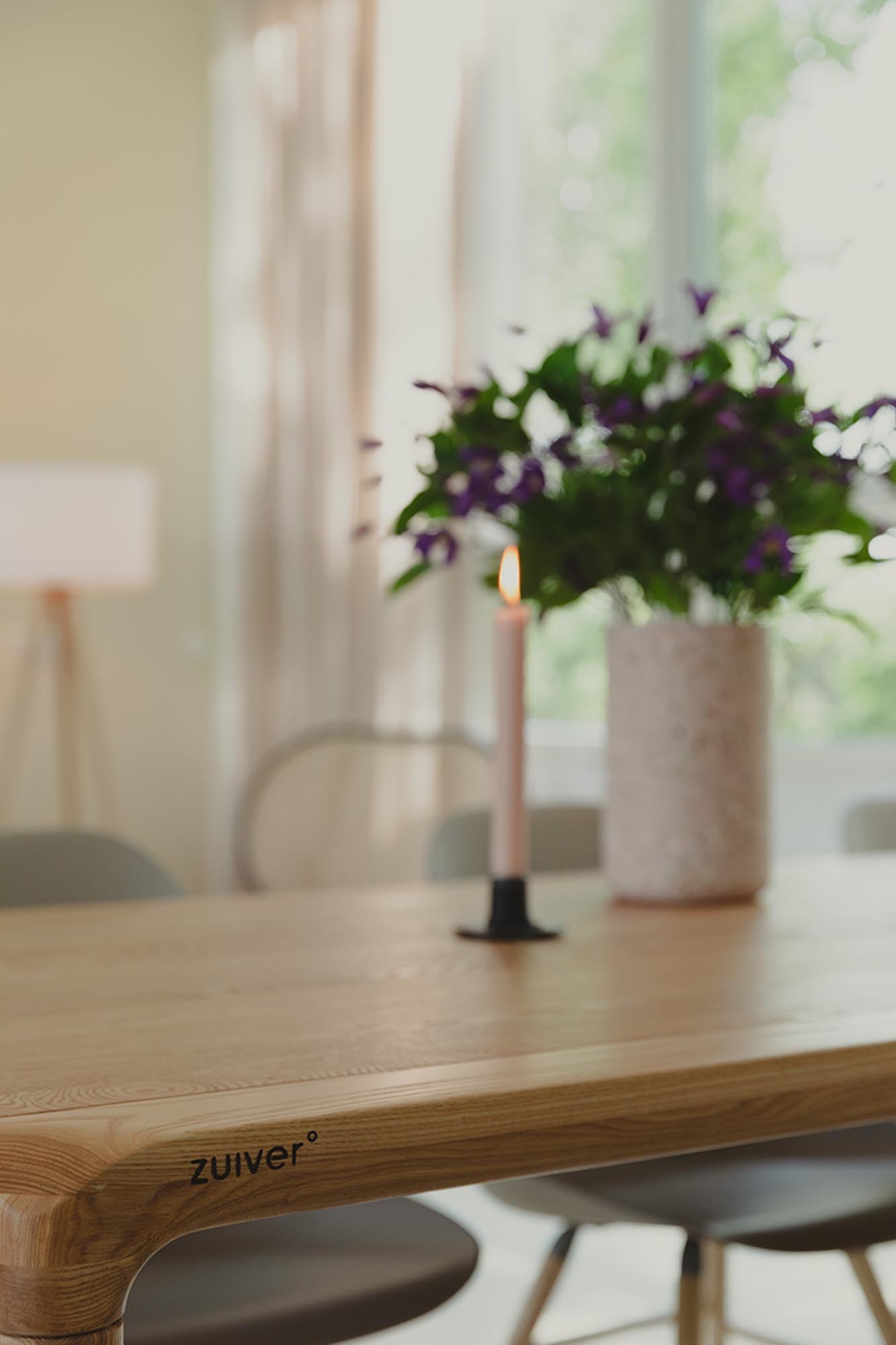 Tisch Storm von Zuiver: Elegantes Design und hohe Funktionalität für Ihr Esszimmer. Ideal für jeden Einrichtungsstil.