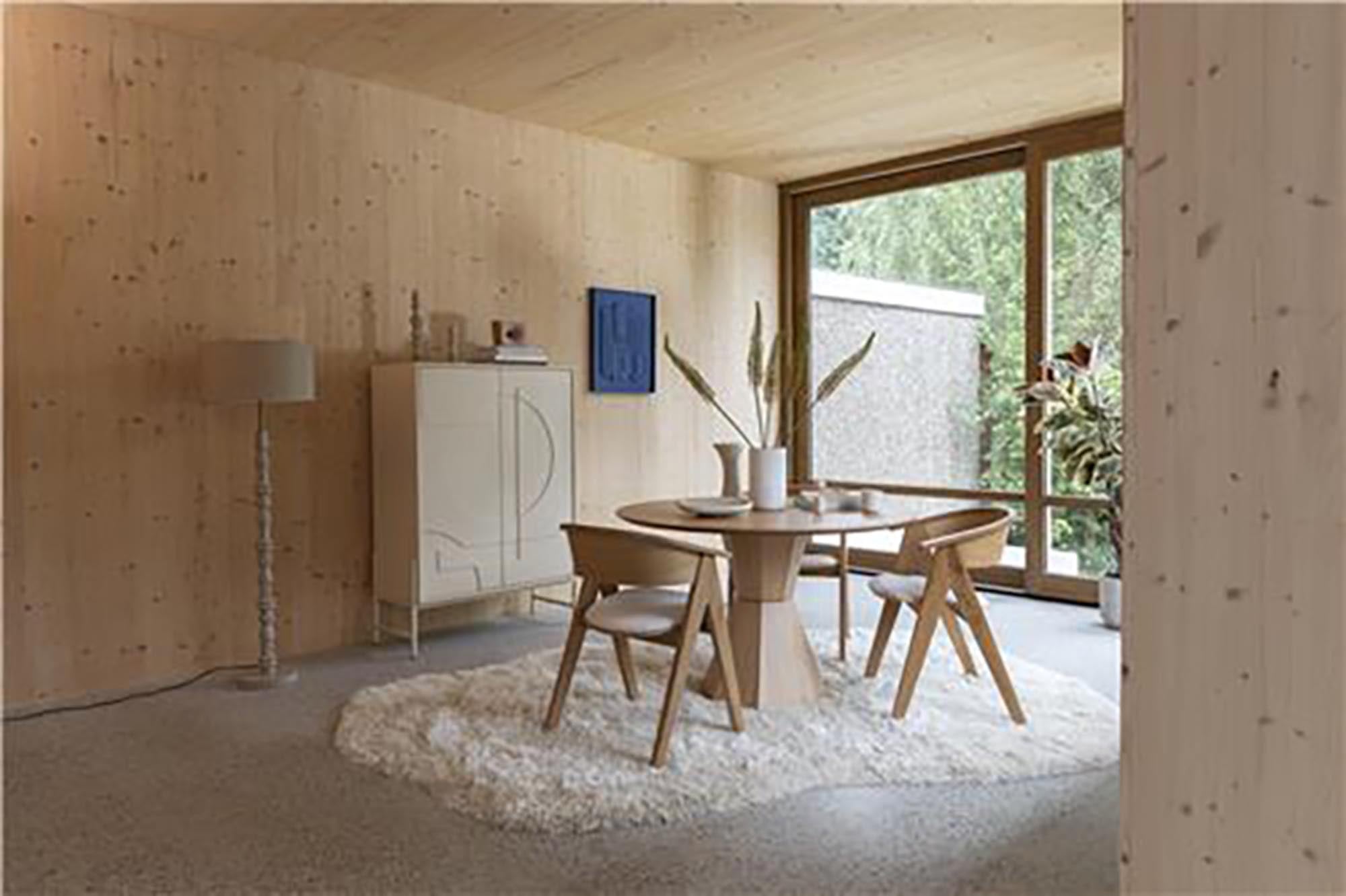 Zuiver Lotus Tisch: Zeitloses Design aus Eiche für Ihr Wohnzimmer.