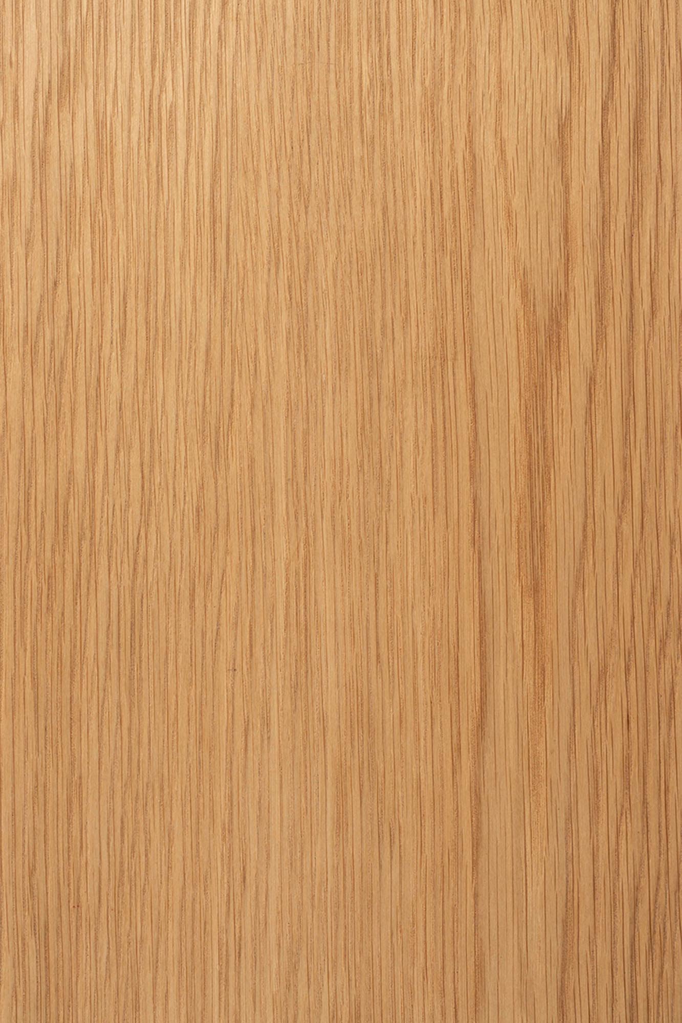 Moderner Esstisch Brave von Zuiver: Eichenfurnier, robuste MDF-Platte, elegante Beine, ideal für gesellige Runden.