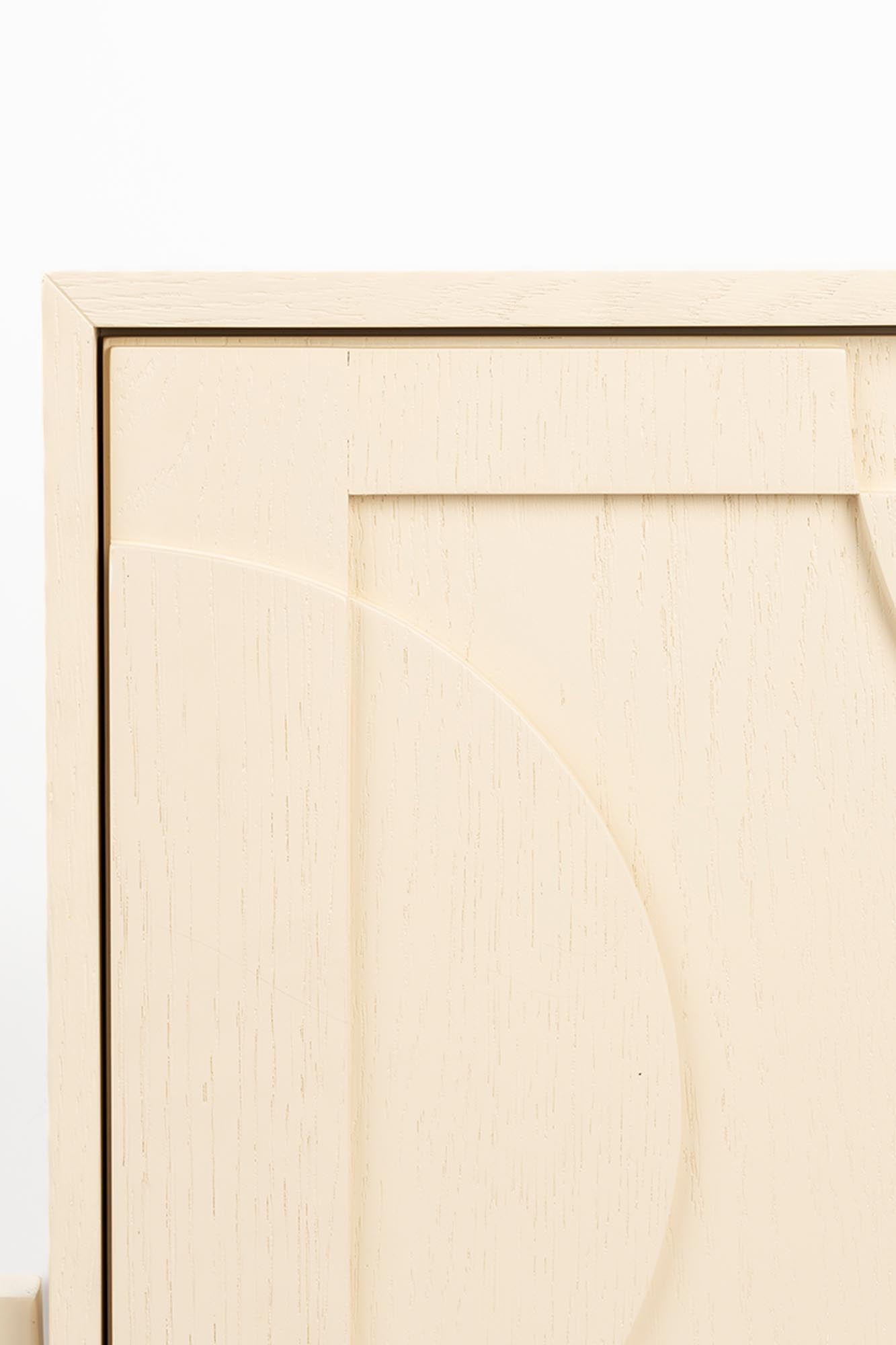 Stilvoller Zuiver Beistelltisch Faces mit einzigartigem Design.