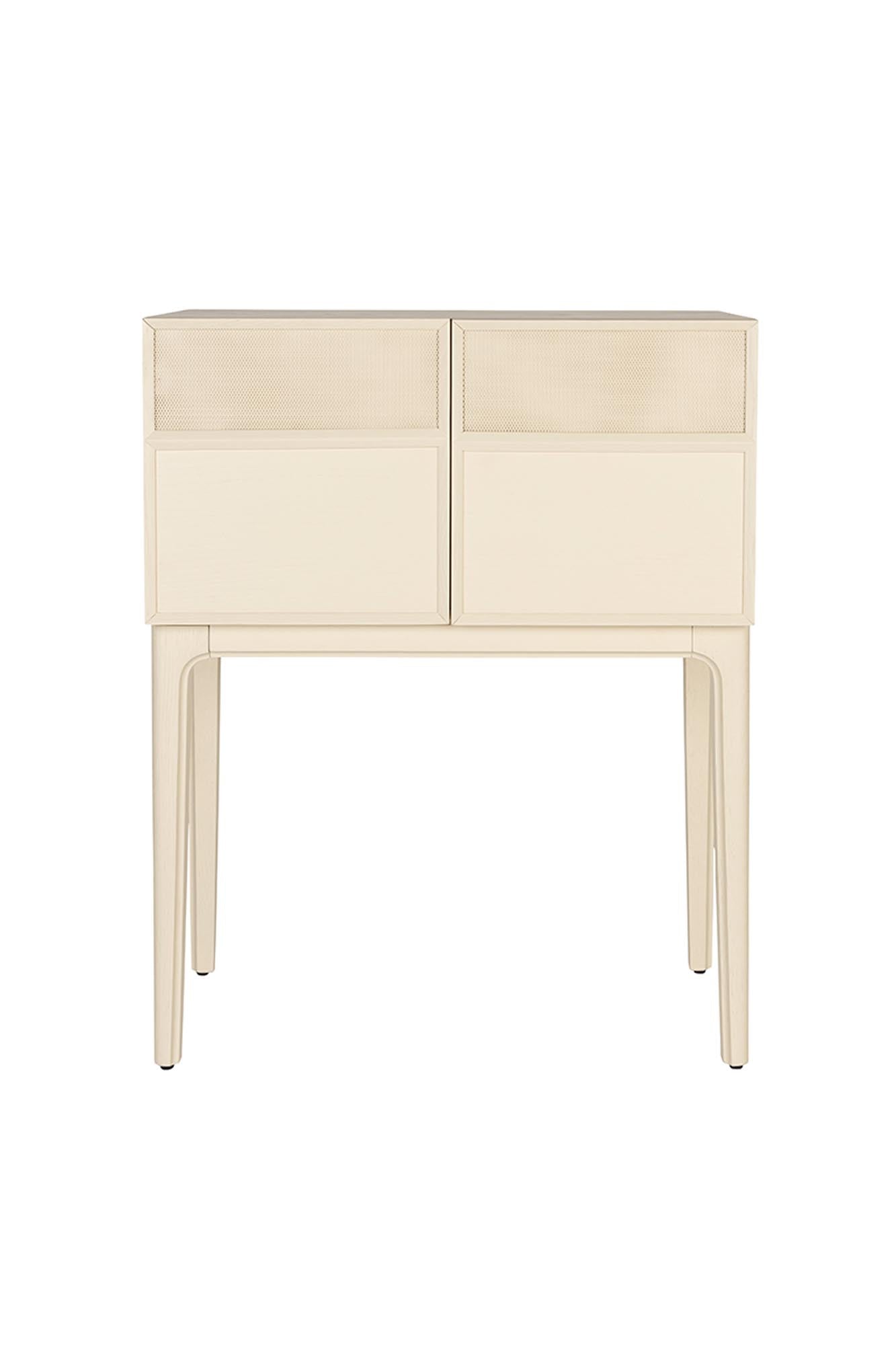 Zuiver Cabinet June: Zeitloses Eichenholzdesign mit modernem Flair.